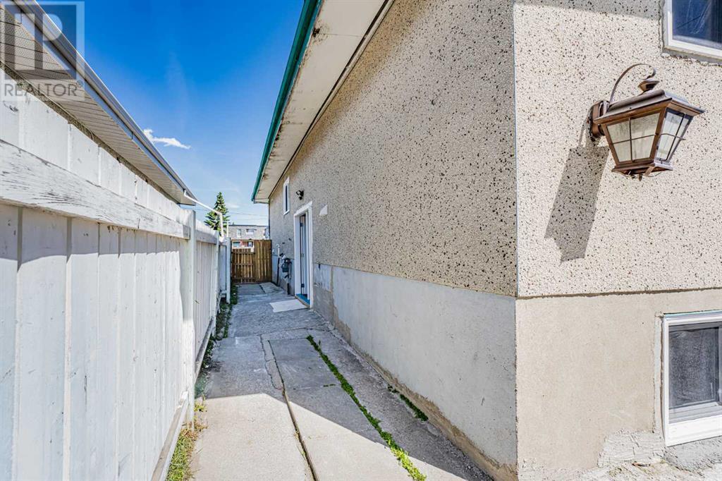 6403 Centre Street Nw, Calgary, Alberta  T2K 0V3 - Photo 3 - A2141655