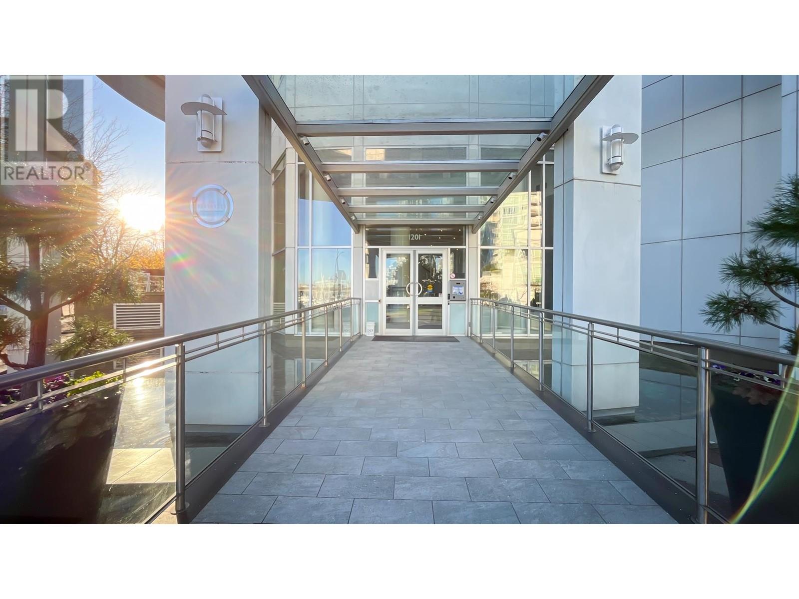 Listing Picture 17 of 18 : 603 1201 MARINASIDE CRESCENT, Vancouver / 溫哥華 - 魯藝地產 Yvonne Lu Group - MLS Medallion Club Member