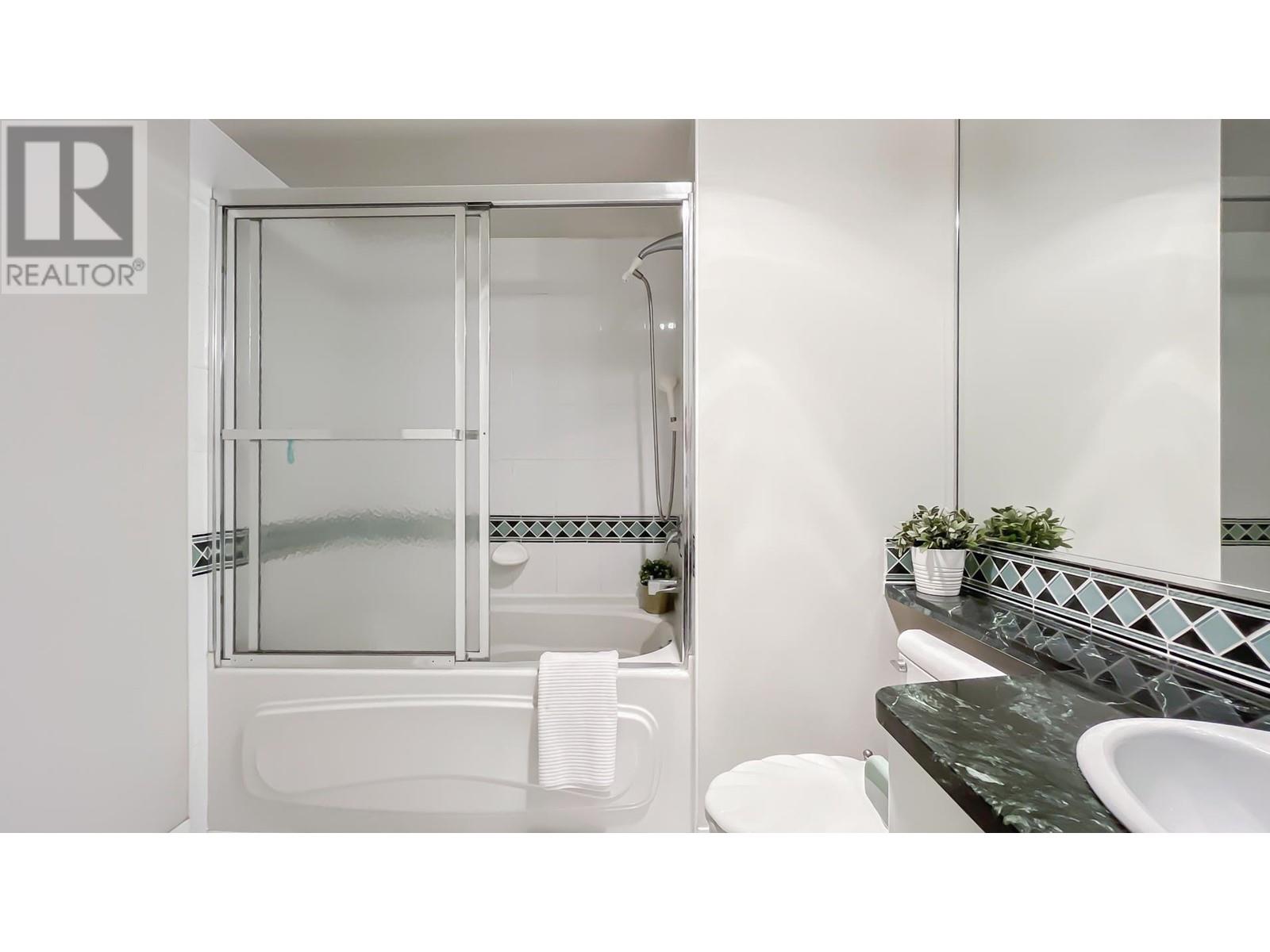 Listing Picture 10 of 18 : 603 1201 MARINASIDE CRESCENT, Vancouver / 溫哥華 - 魯藝地產 Yvonne Lu Group - MLS Medallion Club Member