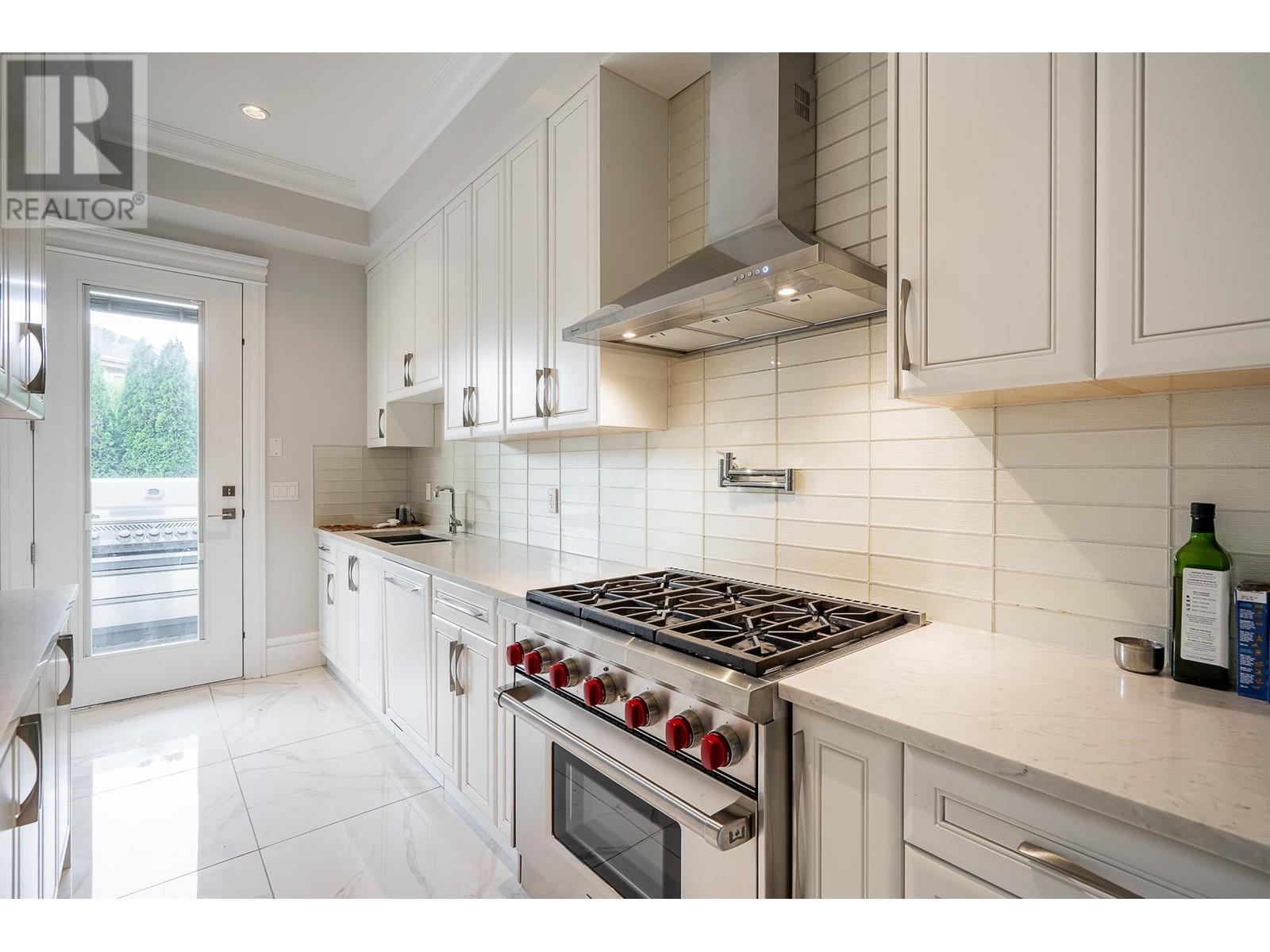Listing Picture 14 of 40 : 8071 ALANMORE PLACE, Richmond / 烈治文 - 魯藝地產 Yvonne Lu Group - MLS Medallion Club Member