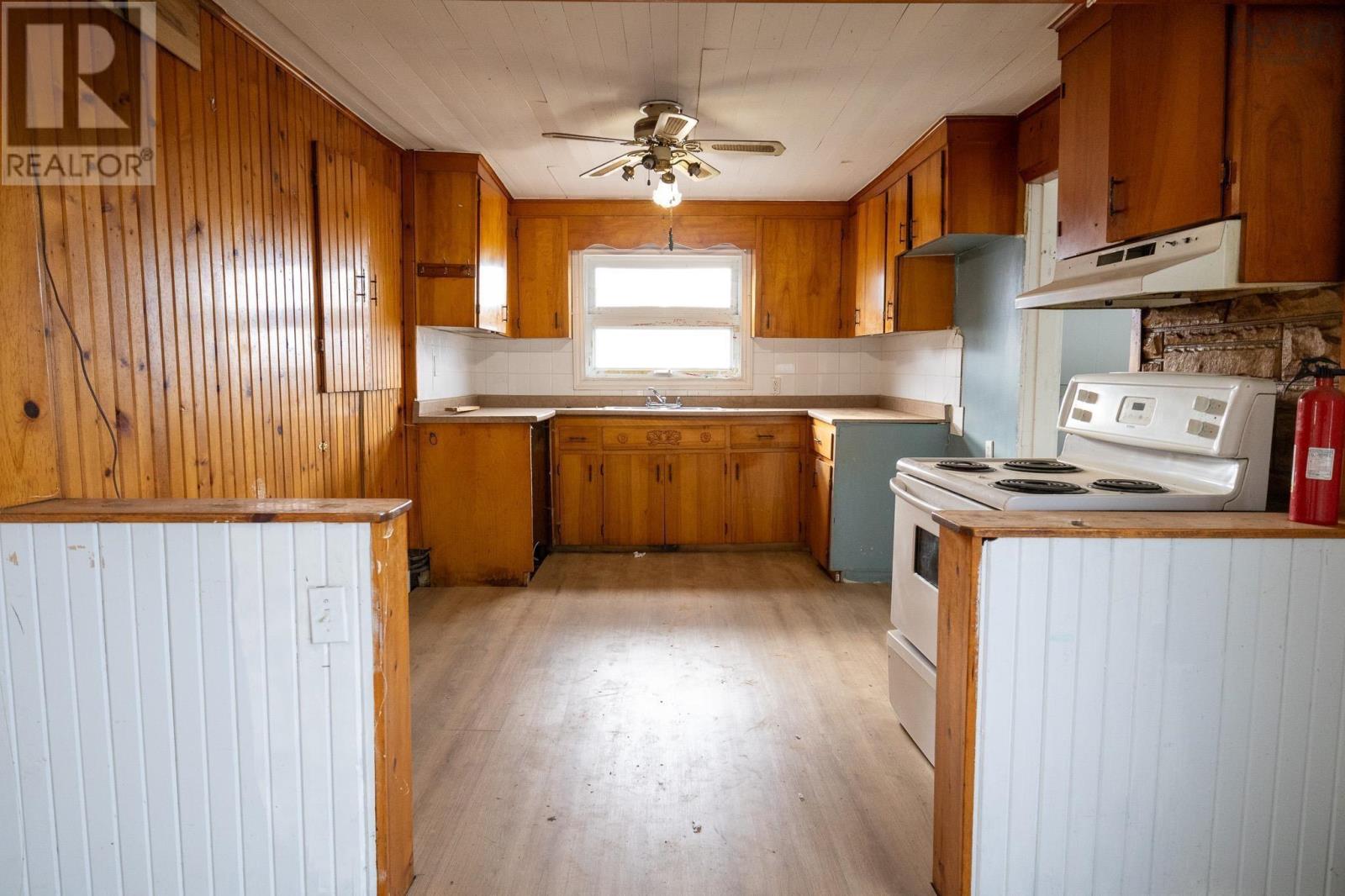 19 Tenth Street, Glace Bay, Nova Scotia  B1A 4L6 - Photo 11 - 202501293