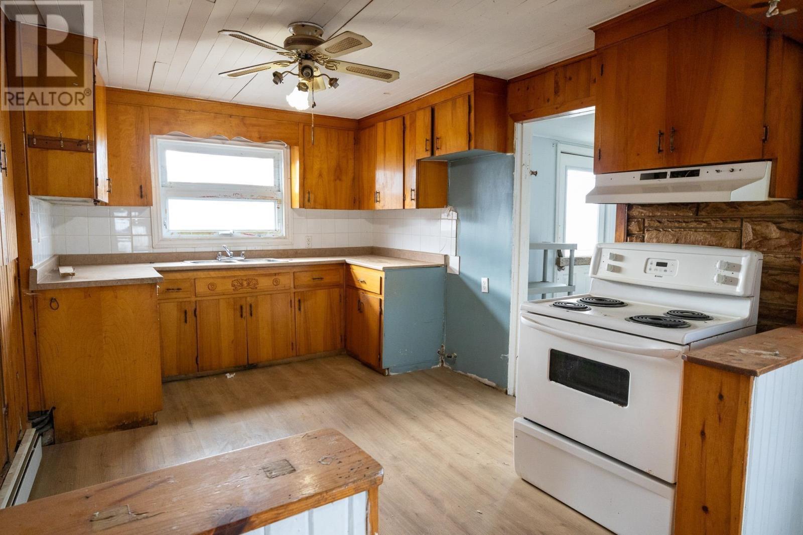 19 Tenth Street, Glace Bay, Nova Scotia  B1A 4L6 - Photo 12 - 202501293