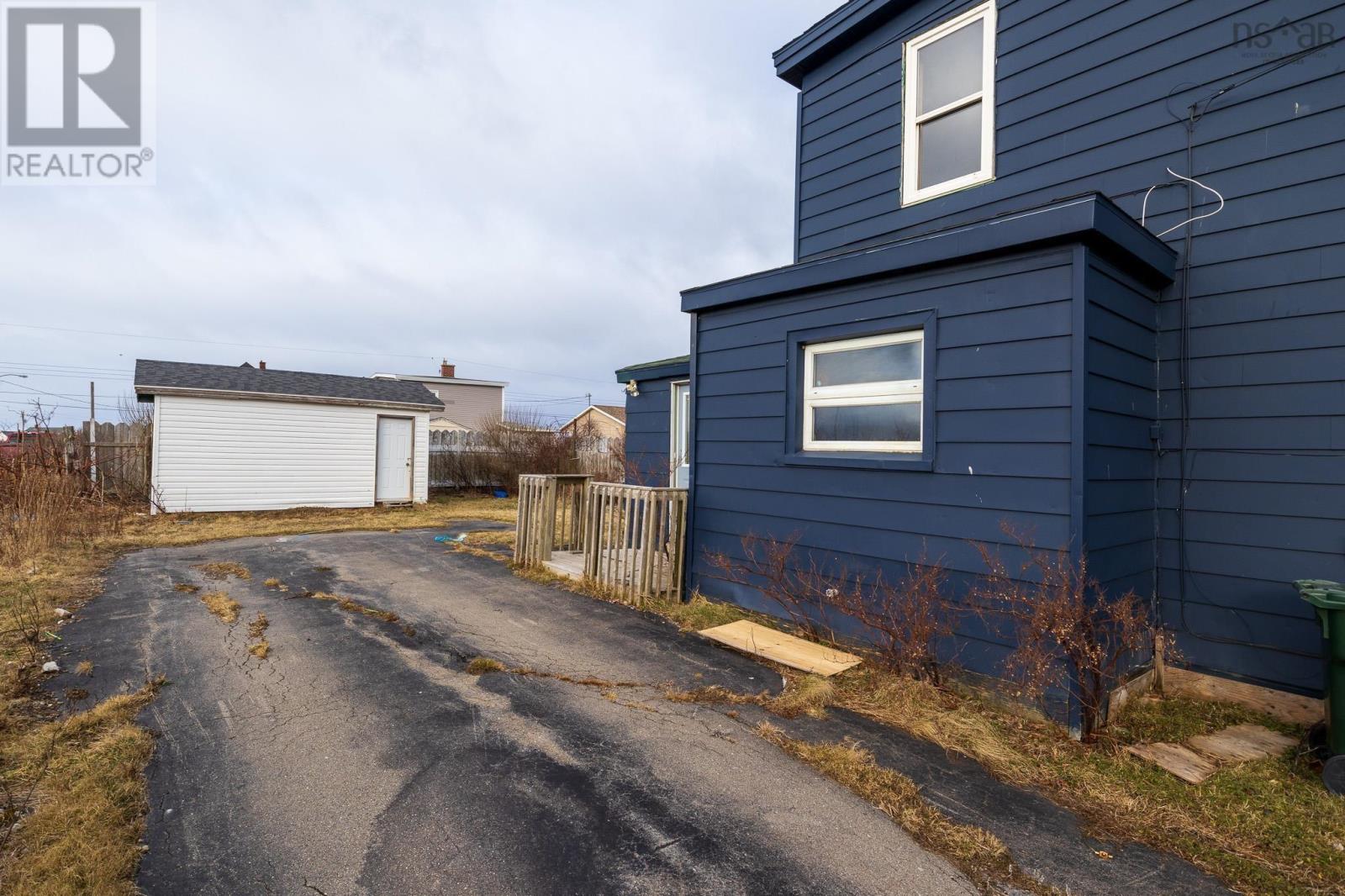 19 Tenth Street, Glace Bay, Nova Scotia  B1A 4L6 - Photo 3 - 202501293