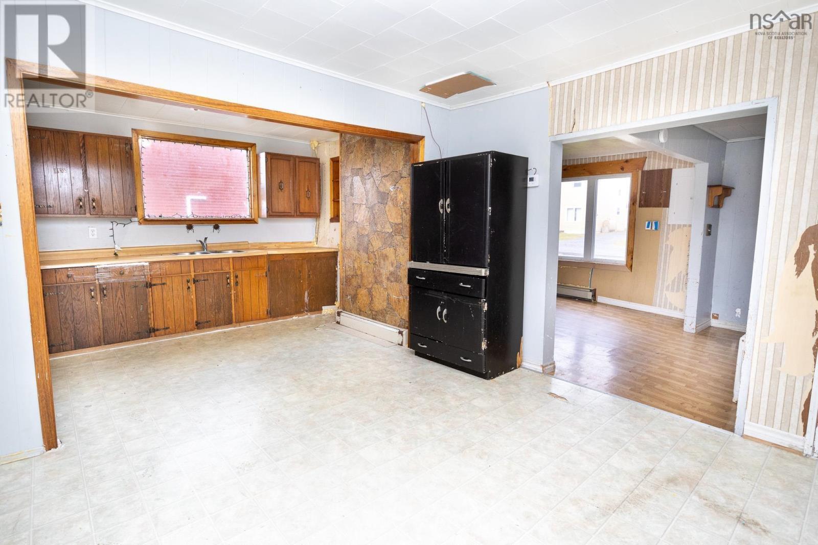 21 Tenth Street, Glace Bay, Nova Scotia  B1A 4L6 - Photo 11 - 202501295