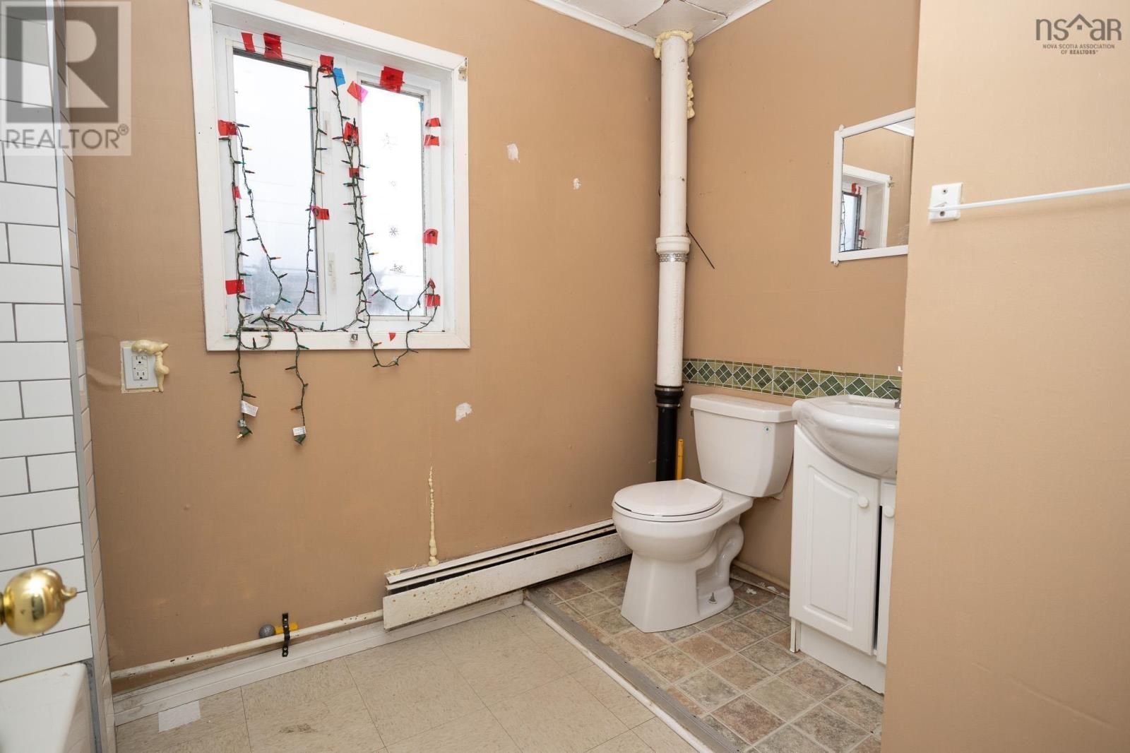 21 Tenth Street, Glace Bay, Nova Scotia  B1A 4L6 - Photo 24 - 202501295