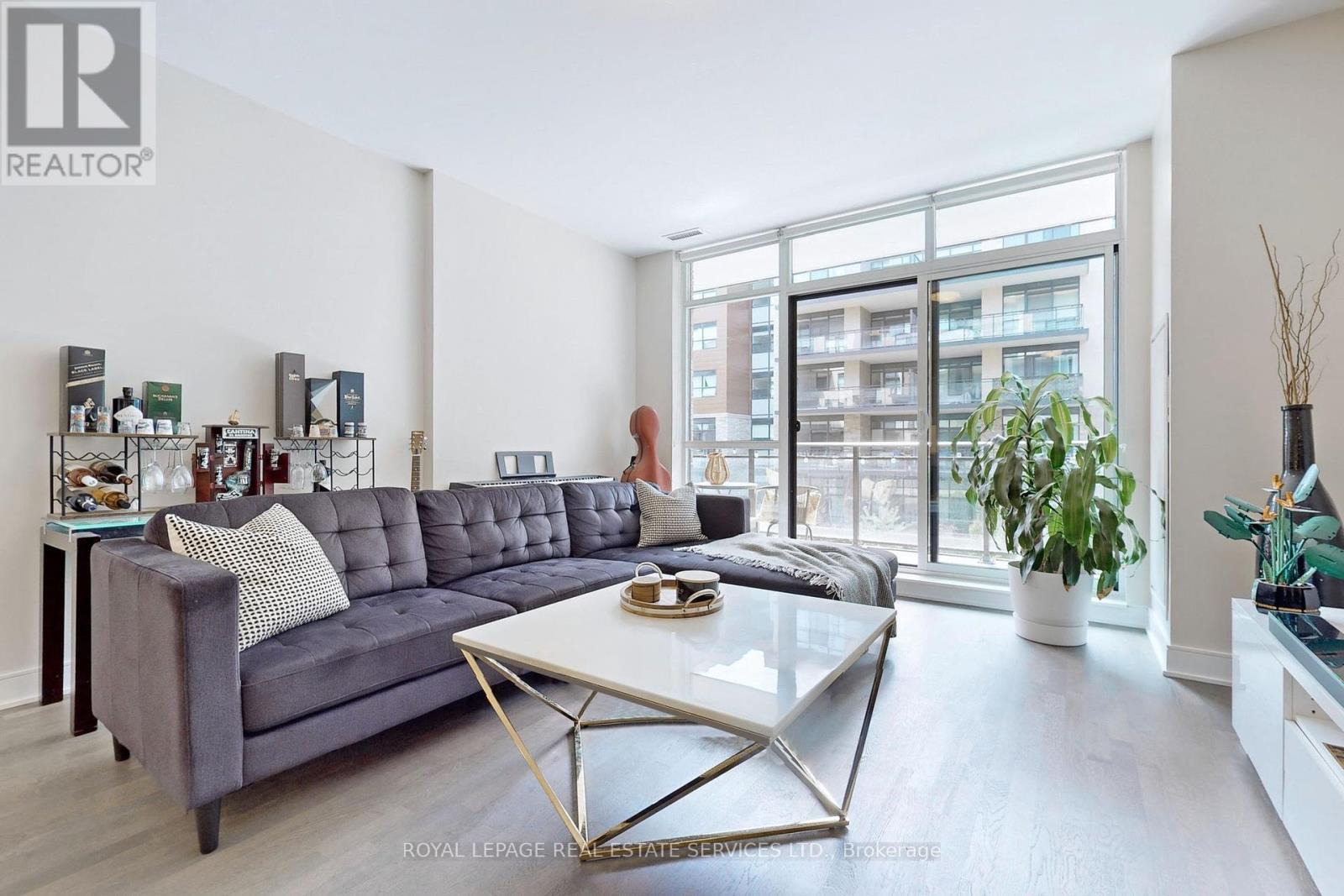 Property at 135 - 1575 LAKESHORE ROAD W image 2