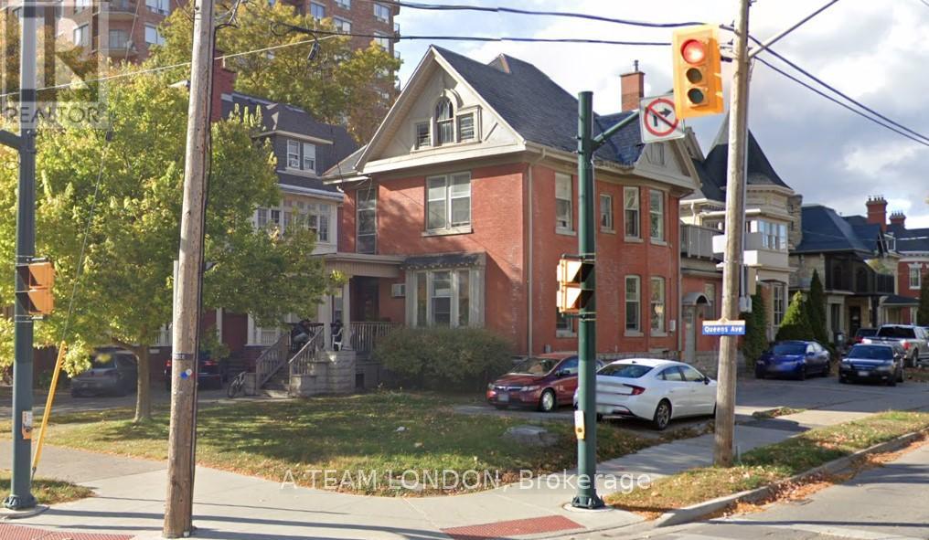 Property at 334 QUEENS AVENUE image 3