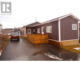 6 Trailer Court