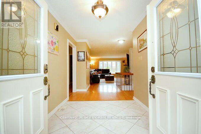 26 Milford Crescent, Brampton (Central Park), Ontario  L6S 3E4 - Photo 3 - W11933240