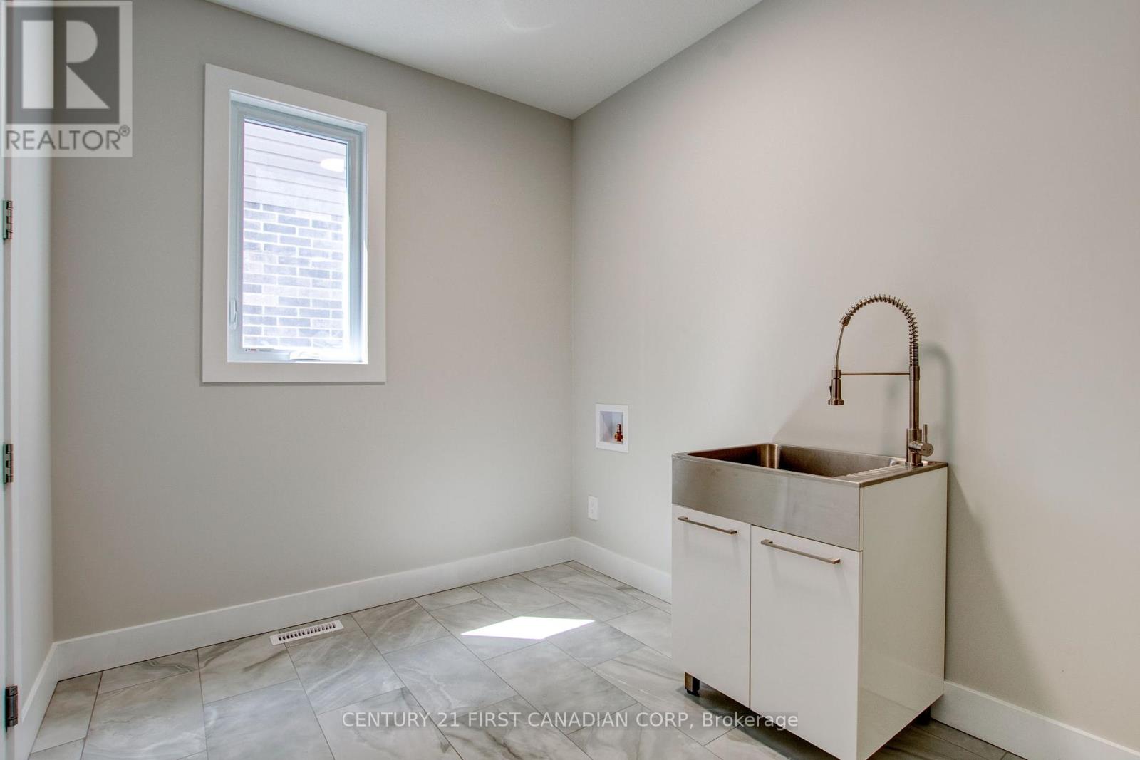 100 Aspen Circle, Thames Centre, Ontario  N0M 2P0 - Photo 9 - X11933310