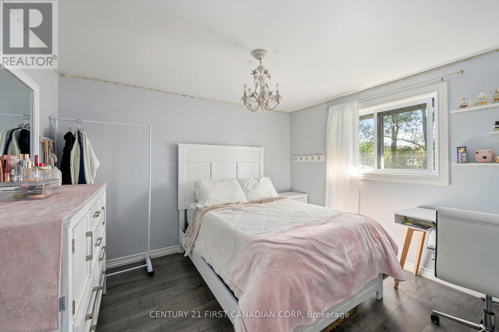 Photo 14 of 33 for 59 Downing Crescent S