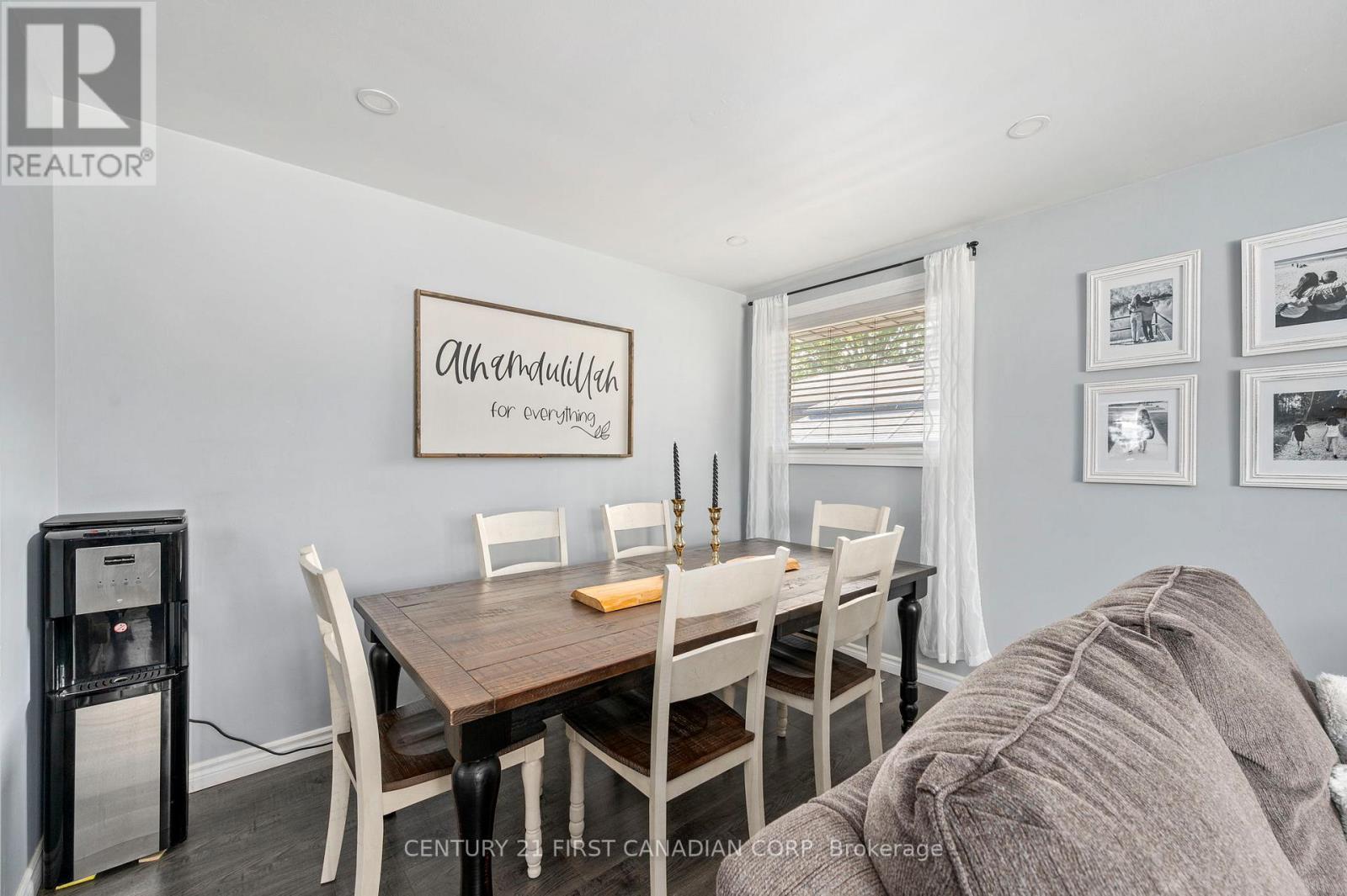 Photo 6 of 33 for 59 Downing Crescent S