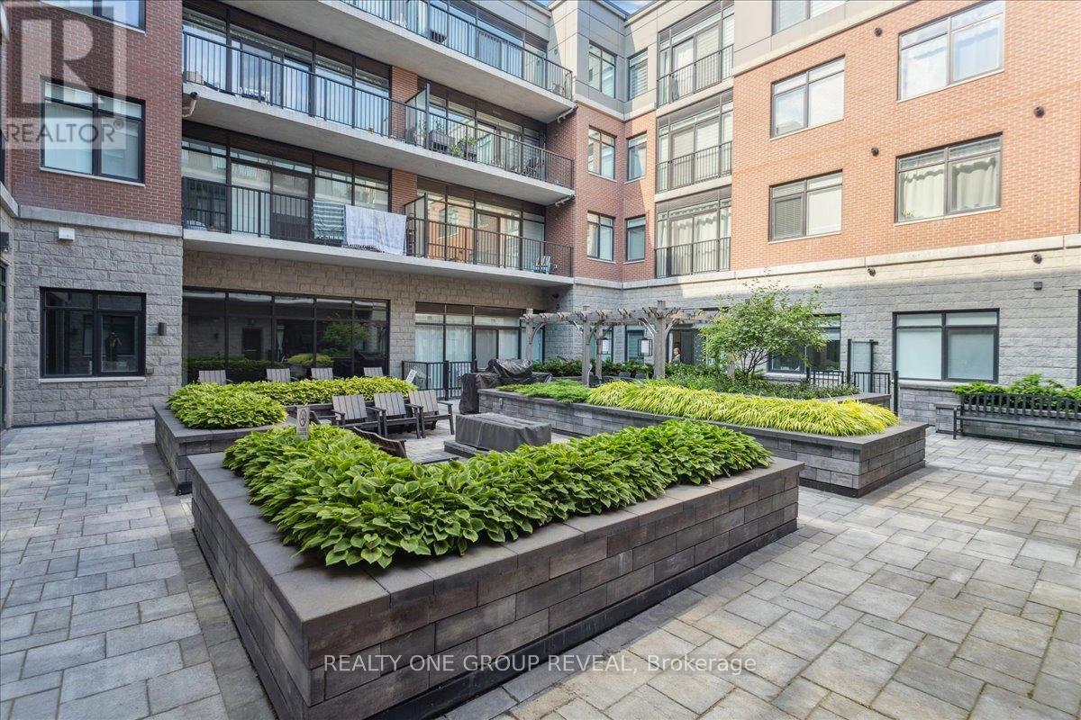 Property at 220 - 1 REDFERN AVENUE image 3