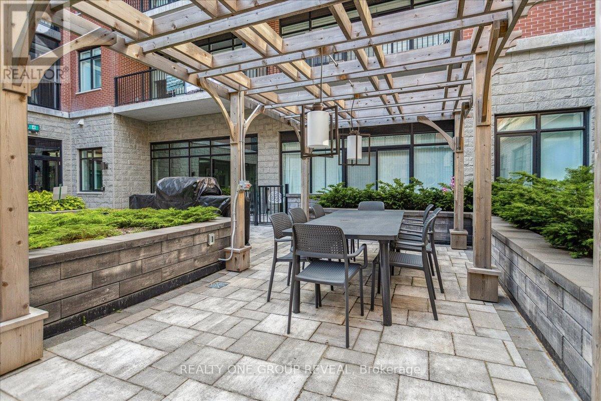 Property at 220 - 1 REDFERN AVENUE image 4