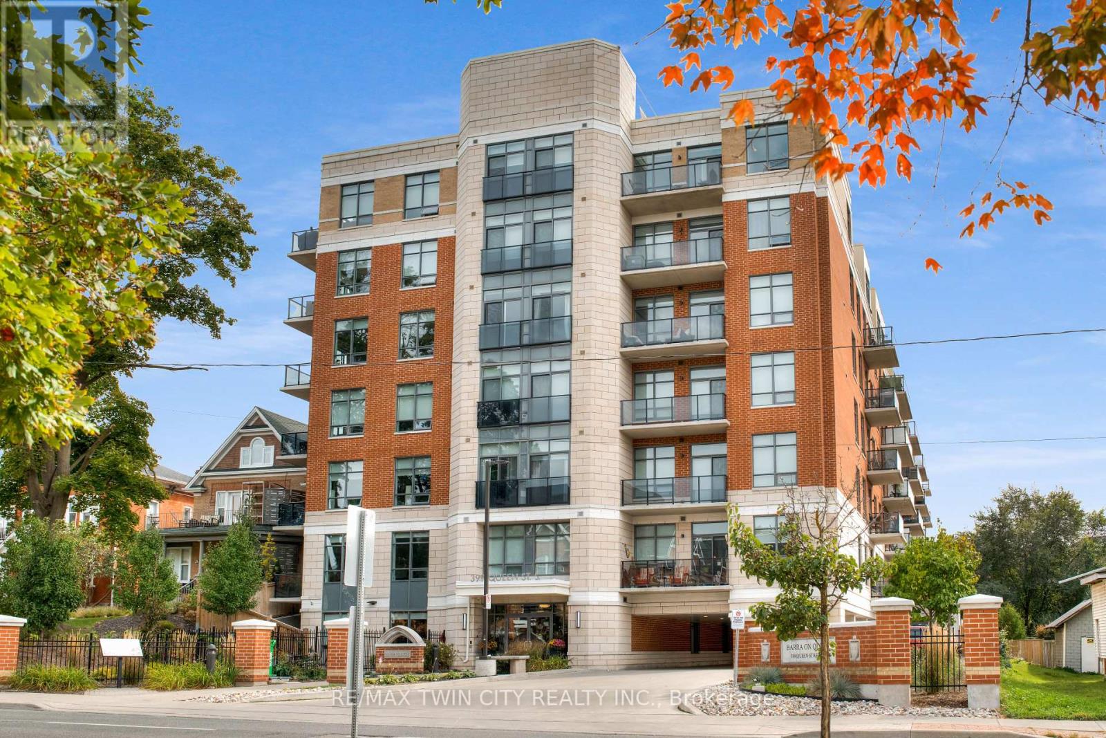 Property at 211 - 399 QUEEN STREET S image 1