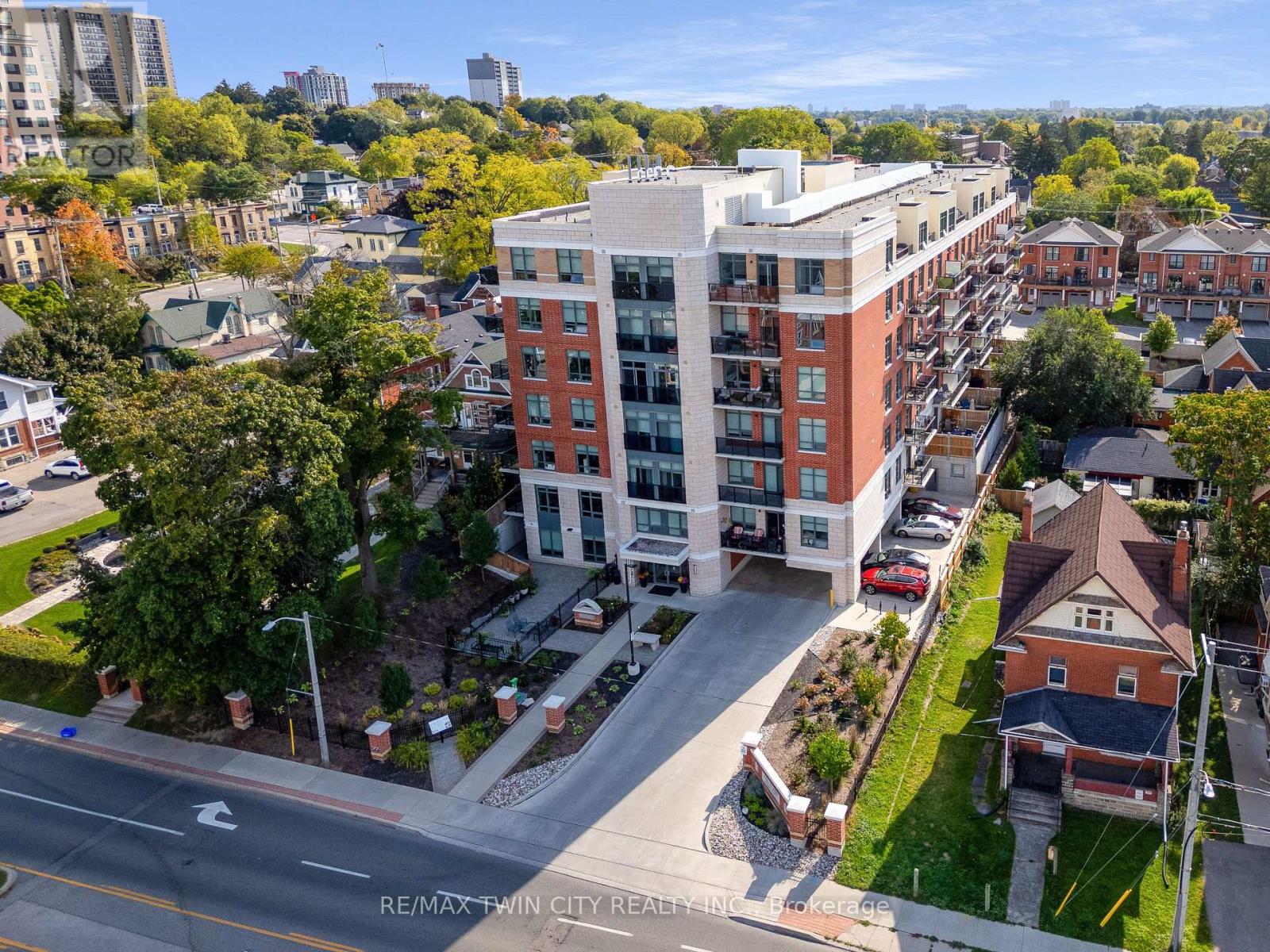 Property at 211 - 399 QUEEN STREET S image 2
