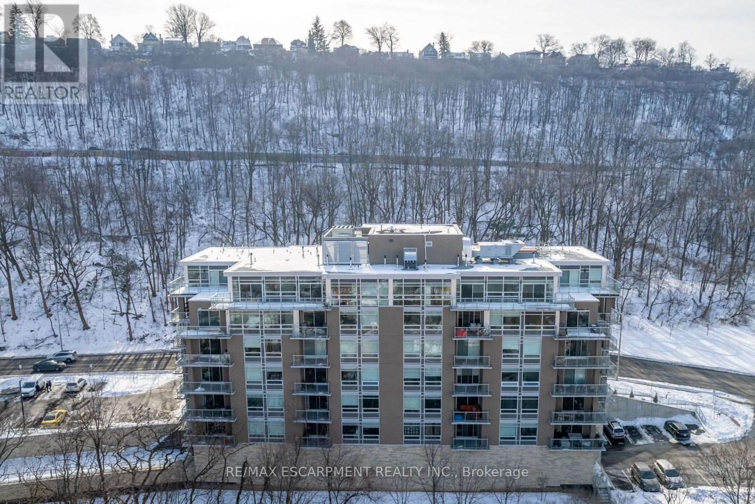 Property at 101 - 479 CHARLTON AVENUE E image 1