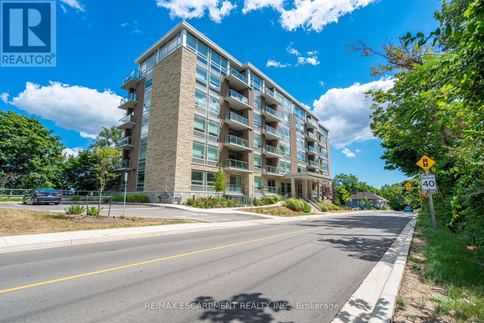 Property at 101 - 479 CHARLTON AVENUE E image 2