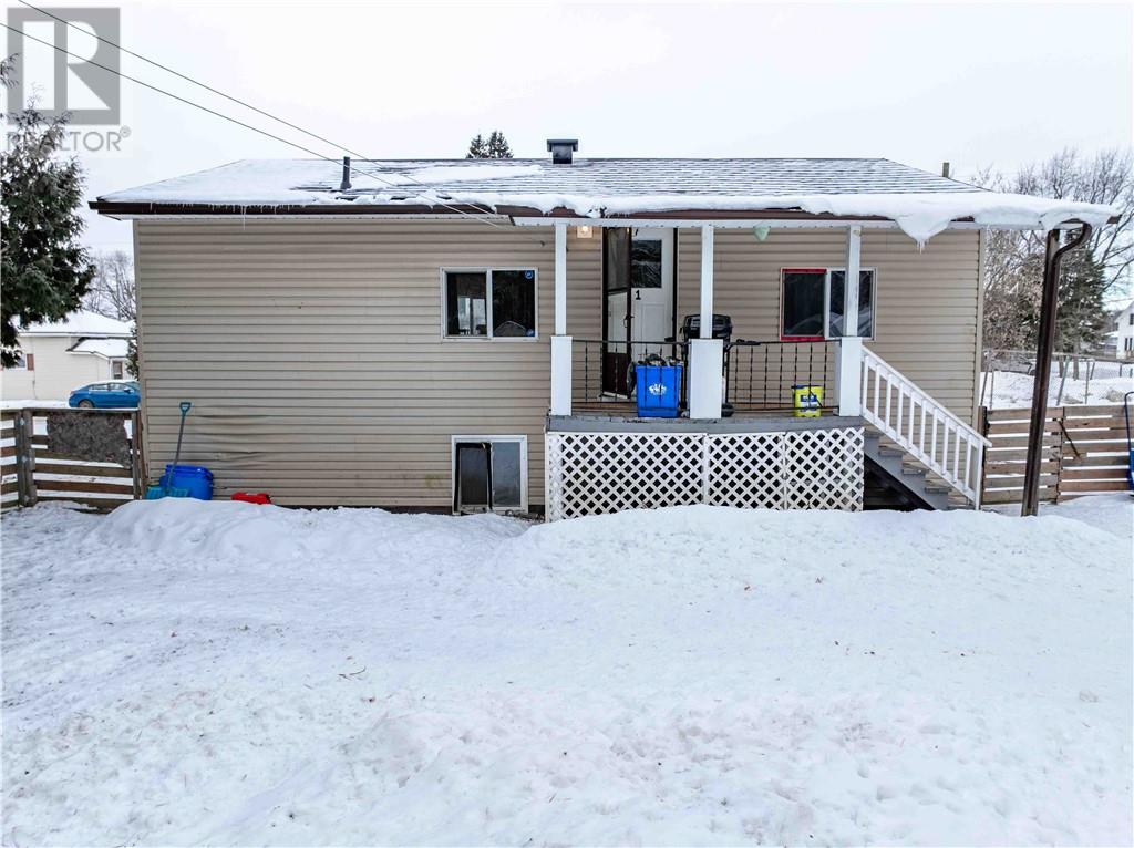 6 St Antoine Street, Noelville, Ontario  P0M 2N0 - Photo 3 - 2120464