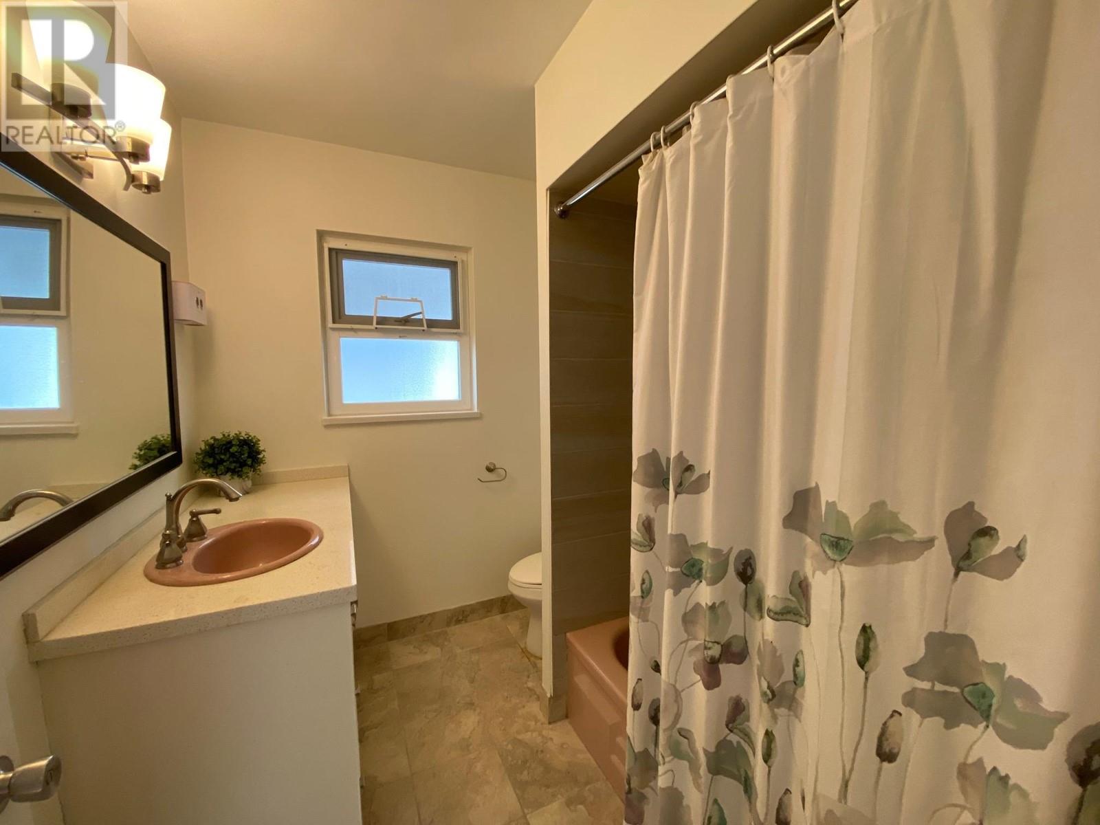 Listing Picture 11 of 15 : 168 W 62ND AVENUE, Vancouver / 溫哥華 - 魯藝地產 Yvonne Lu Group - MLS Medallion Club Member