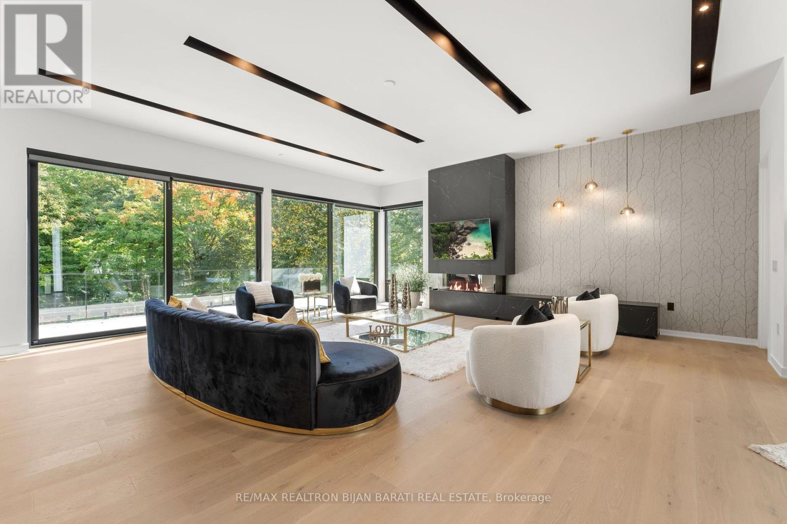 Property at 38 WOODTHRUSH COURT image 4