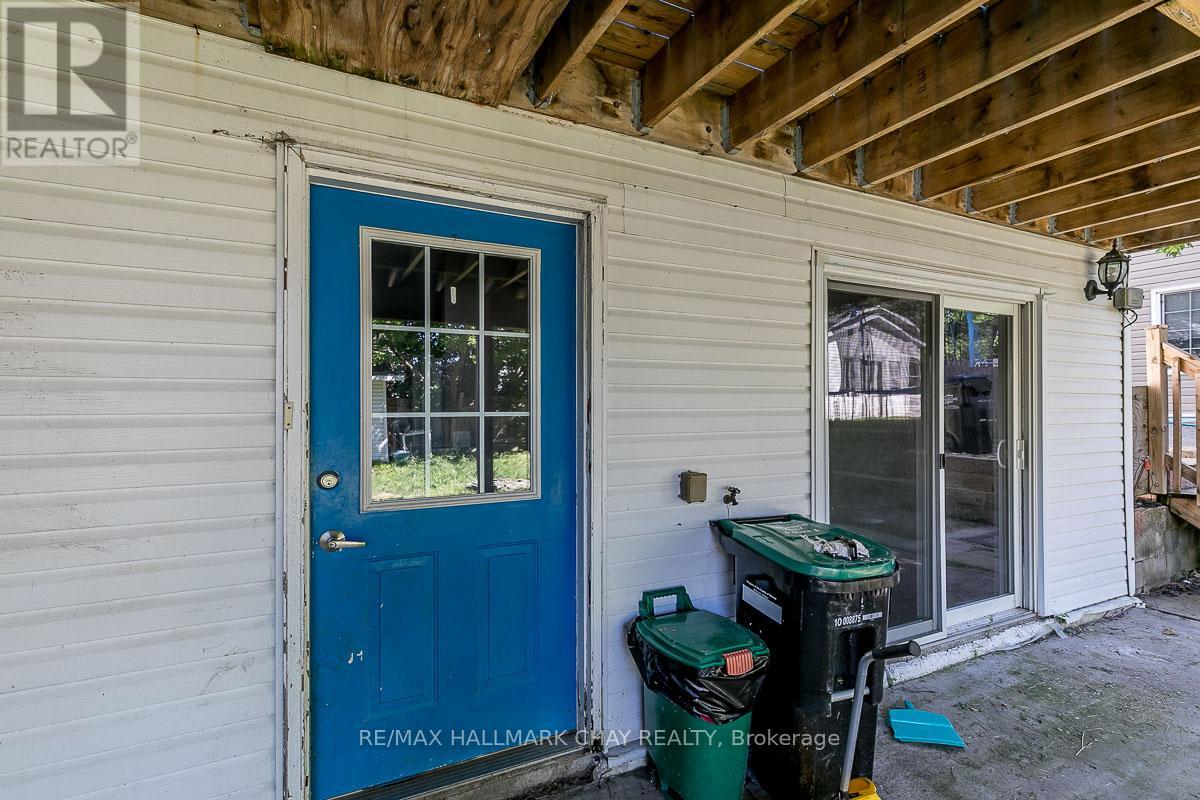 Property at 226 QUEEN STREET image 3