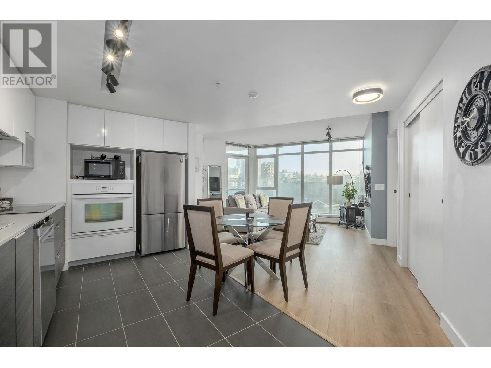 801 175 W 2nd Street, North Vancouver, British Columbia  V7M 0A5 - Photo 1 - R2958445