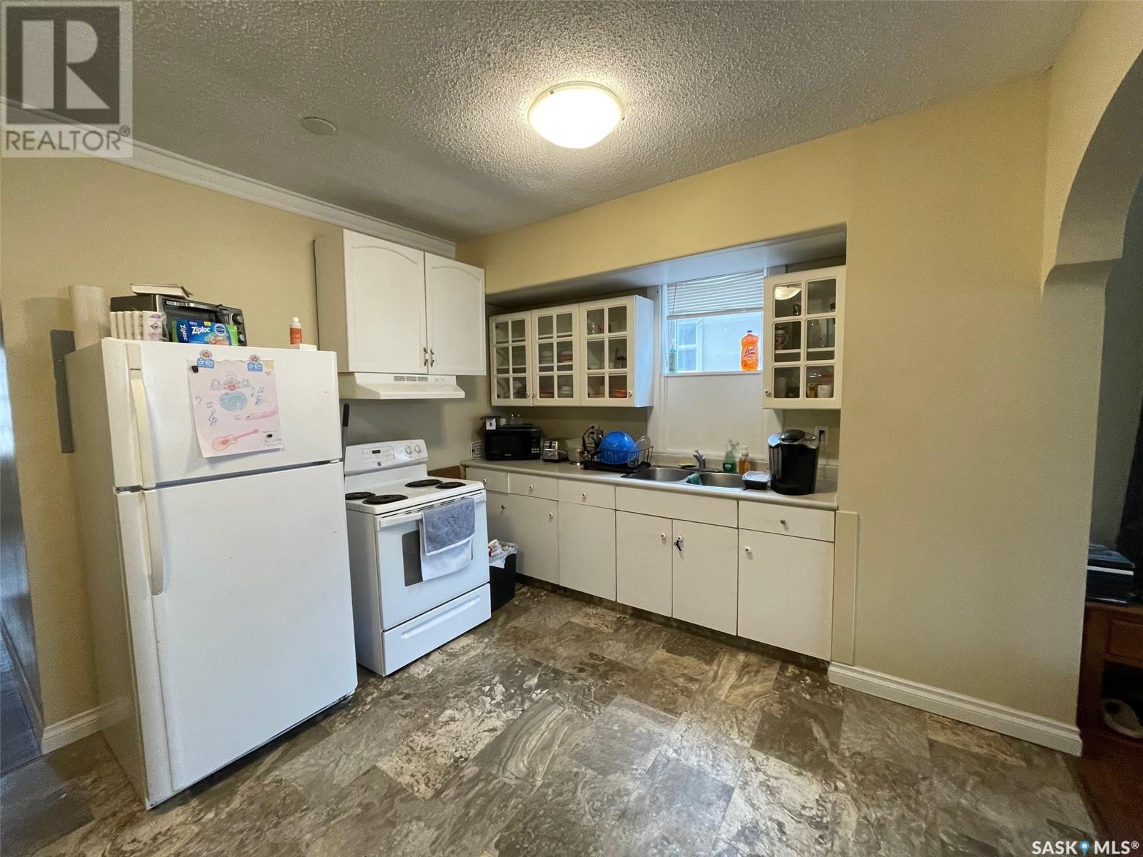 109 28th Street W, Saskatoon, Saskatchewan  S7L 0K1 - Photo 3 - SK992204