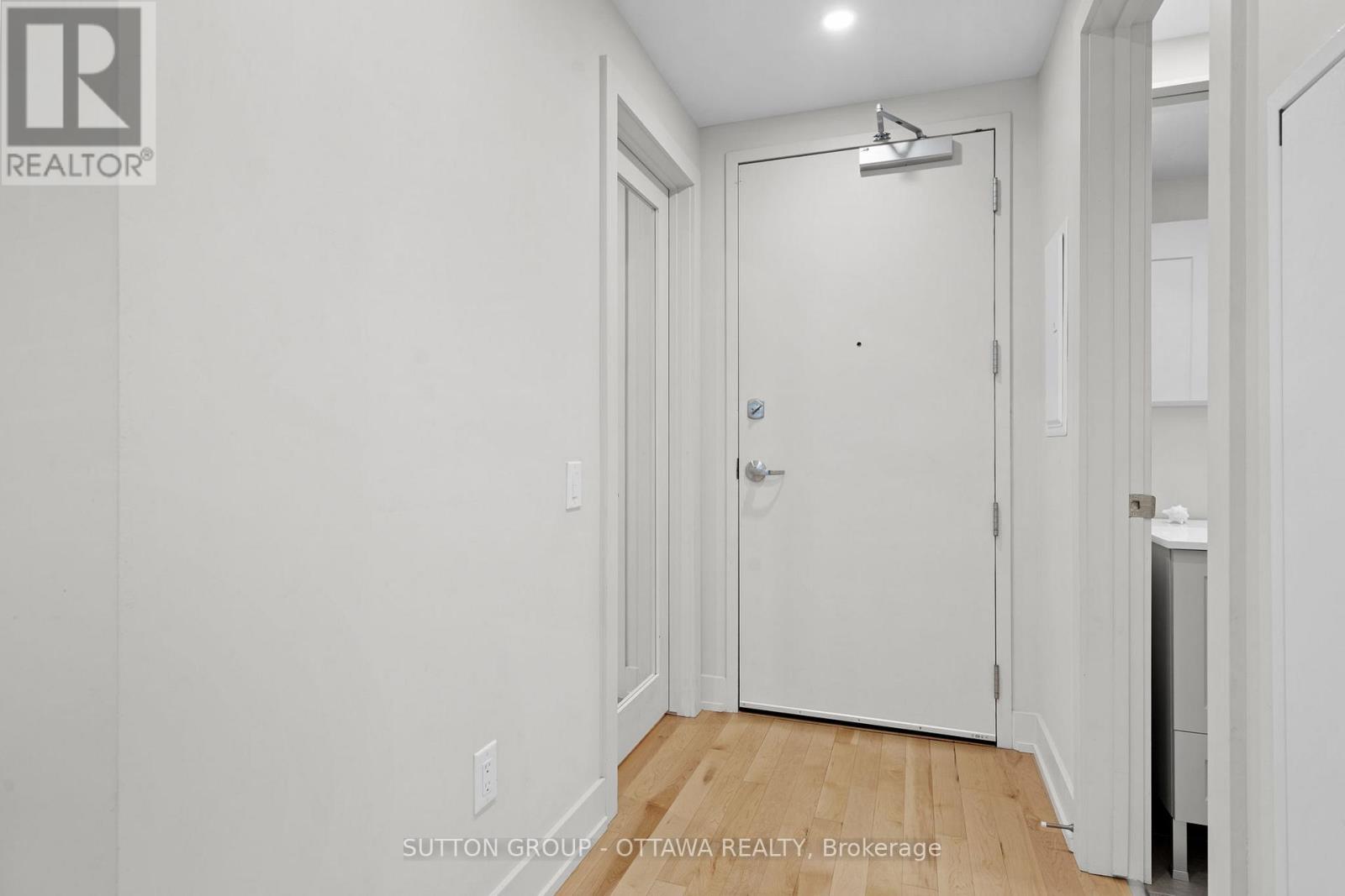 216 - 60 Springhurst Avenue, Ottawa, Ontario  K1S 5V7 - Photo 2 - X11933791