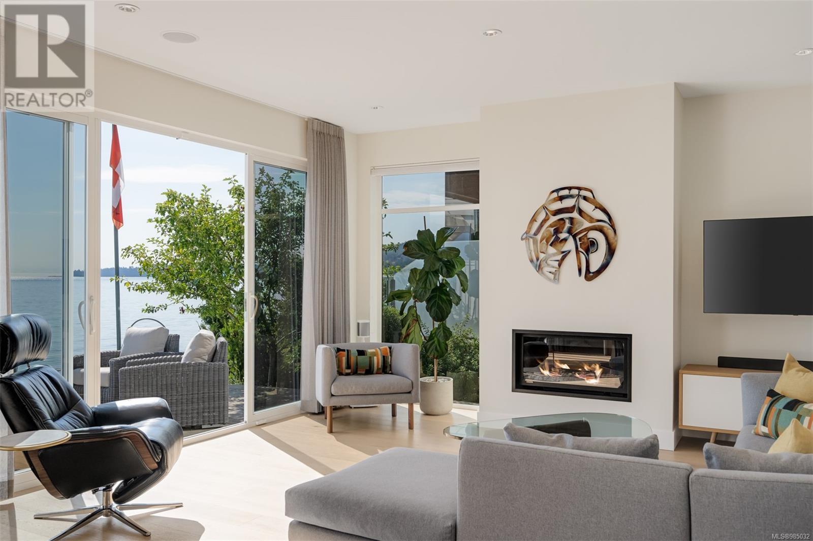 Property at 5097 Cordova Bay Rd image 4