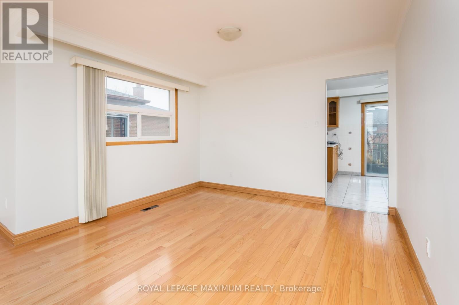 Main - 32 Whitfield Avenue, Toronto, Ontario  M9L 1G3 - Photo 6 - W11889737