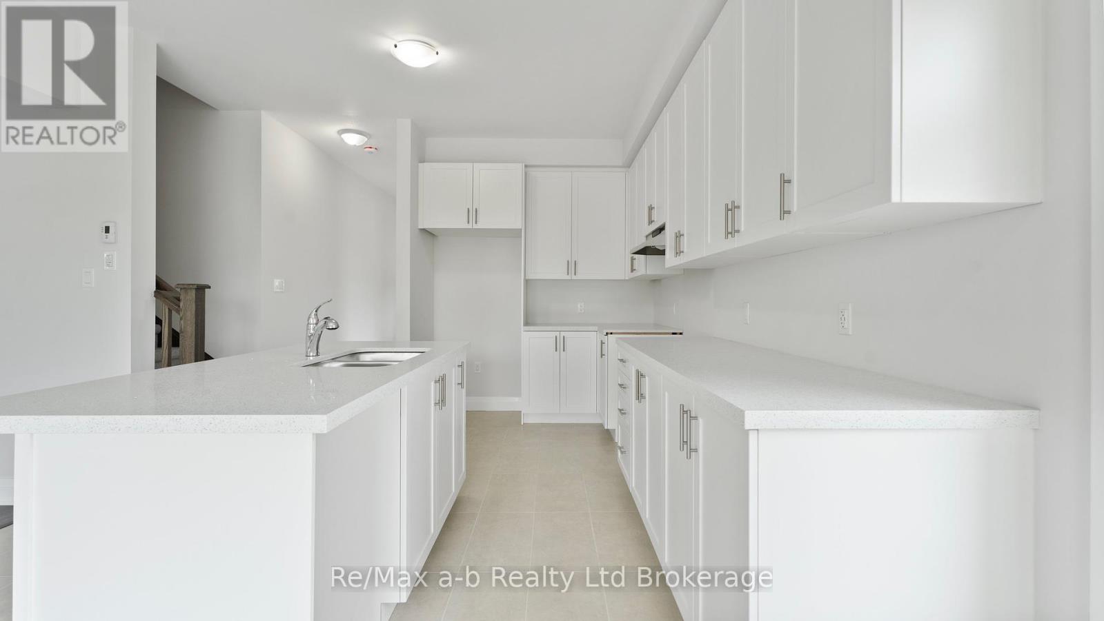 Property at 99 CAYLEY STREET image 5