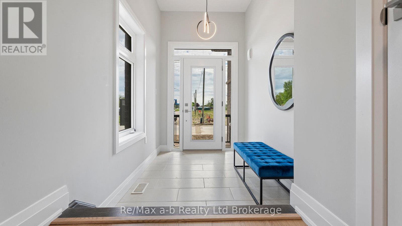 Property at 68 CAYLEY STREET image 3
