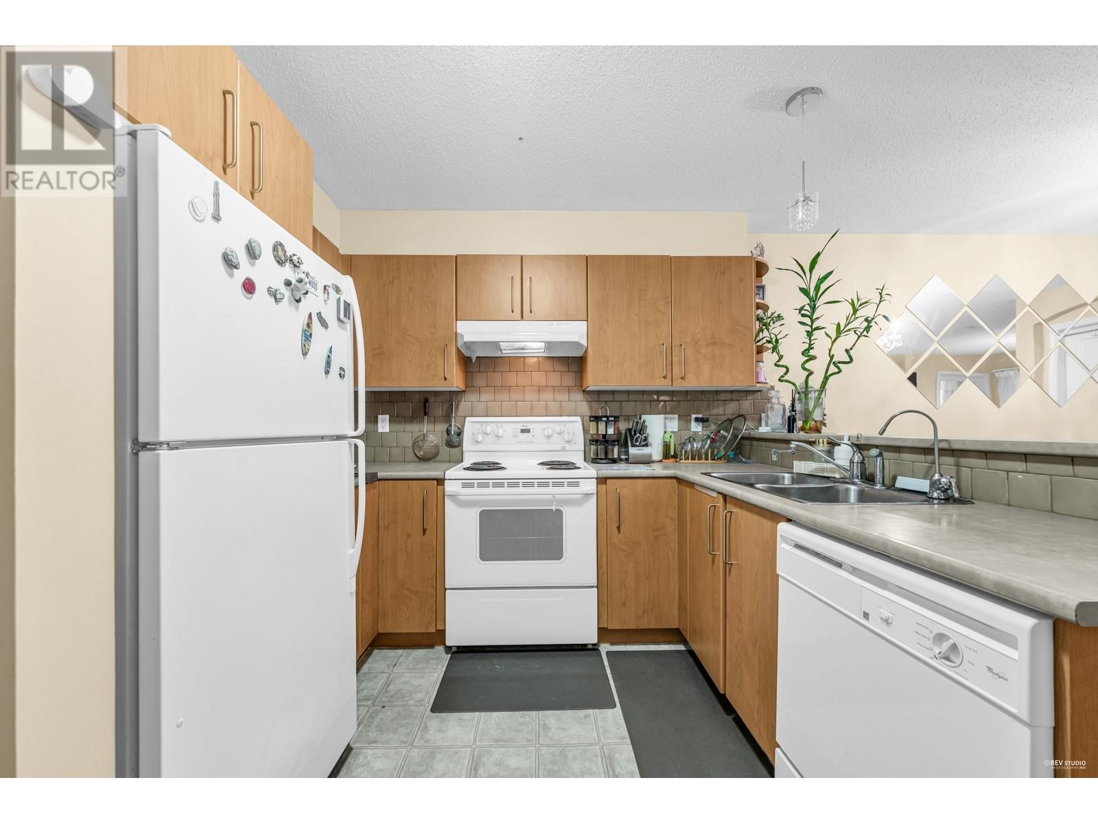 207 7330 Salisbury Avenue, Burnaby, British Columbia  V5E 4N8 - Photo 5 - R2957263
