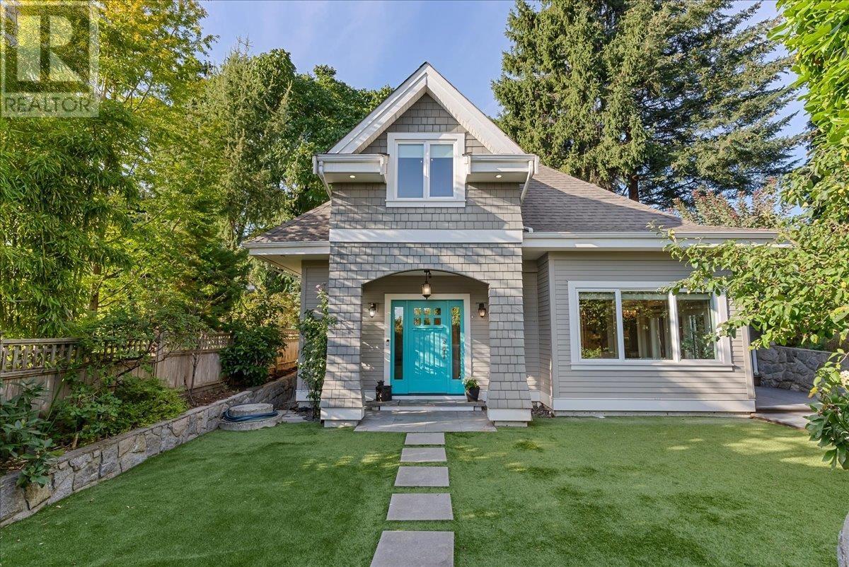 344 E 8th Street, North Vancouver, British Columbia  V7L 1Z3 - Photo 1 - R2958512