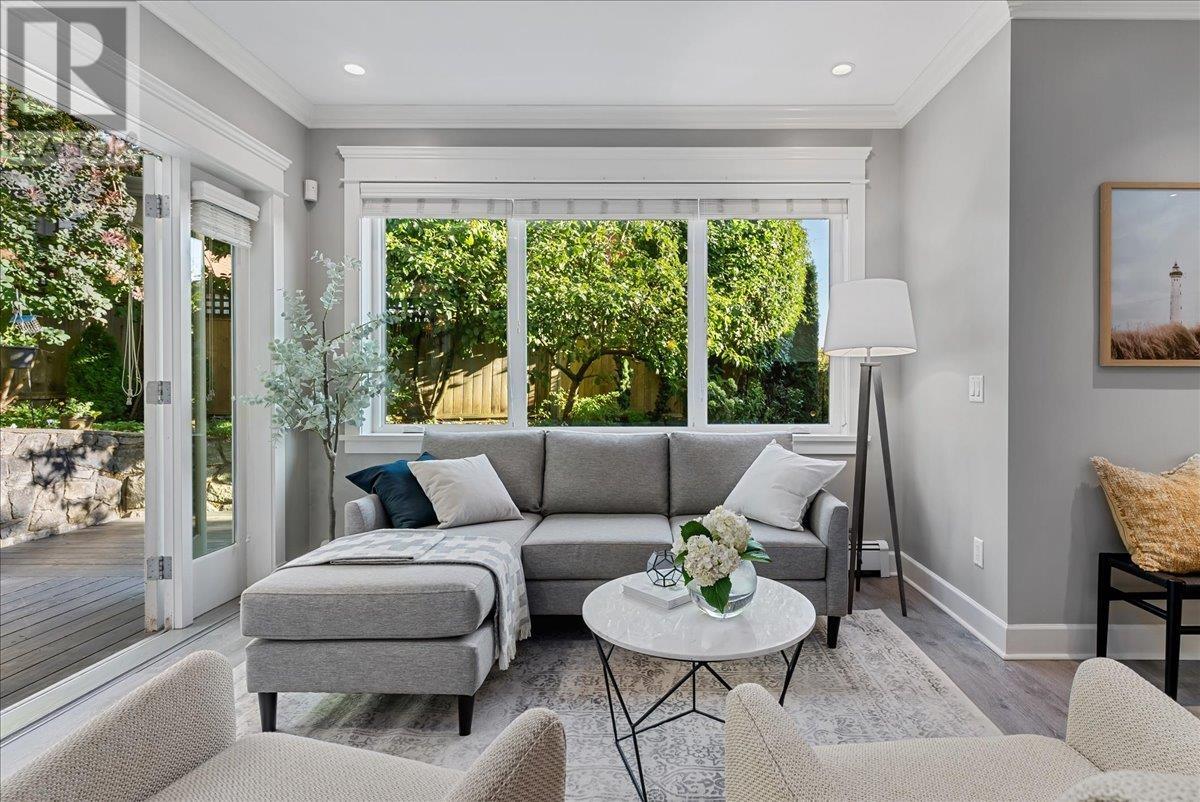 344 E 8th Street, North Vancouver, British Columbia  V7L 1Z3 - Photo 6 - R2958512