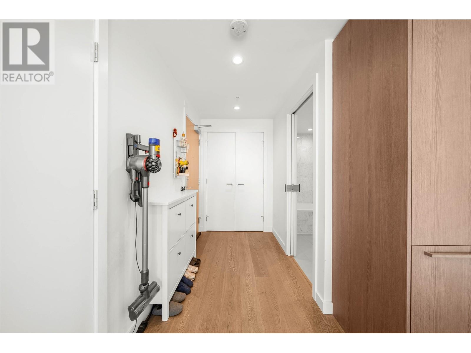 Listing Picture 11 of 28 : 2701 6000 MCKAY AVENUE, Burnaby / 本拿比 - 魯藝地產 Yvonne Lu Group - MLS Medallion Club Member