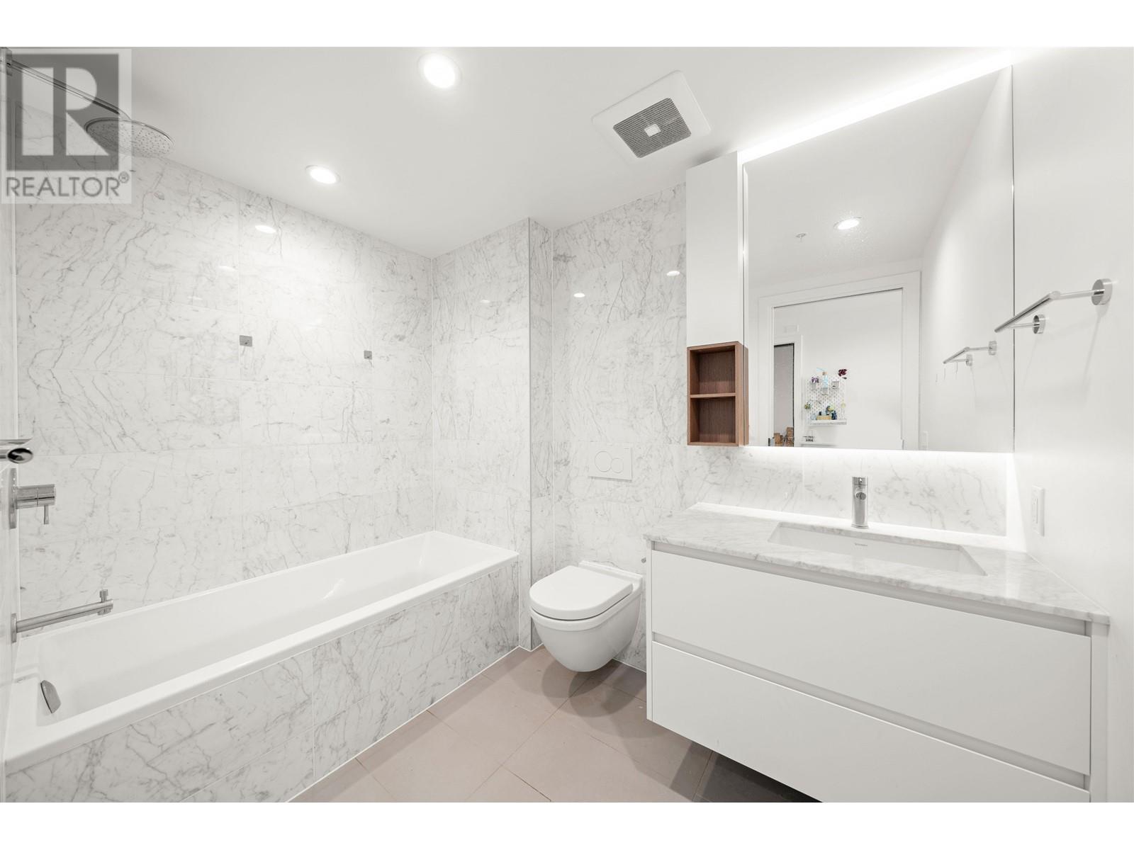 Listing Picture 13 of 28 : 2701 6000 MCKAY AVENUE, Burnaby / 本拿比 - 魯藝地產 Yvonne Lu Group - MLS Medallion Club Member