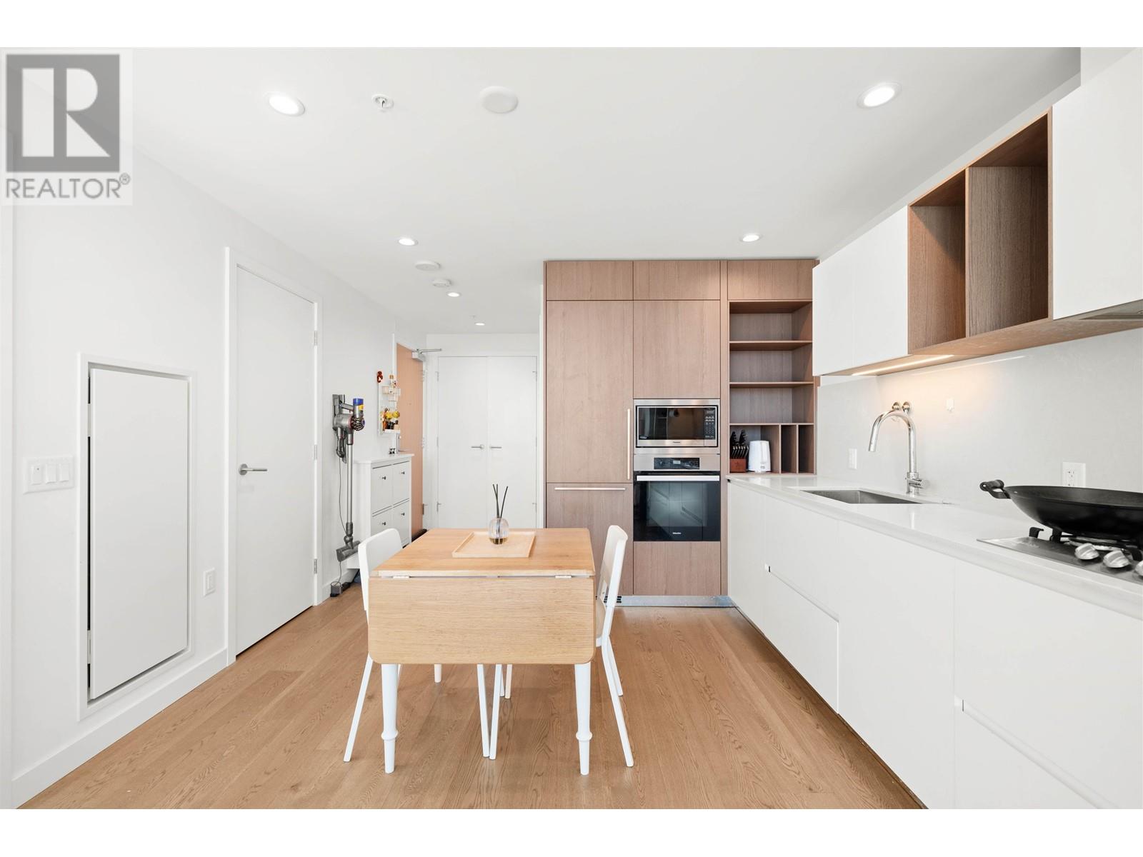 Listing Picture 8 of 28 : 2701 6000 MCKAY AVENUE, Burnaby / 本拿比 - 魯藝地產 Yvonne Lu Group - MLS Medallion Club Member