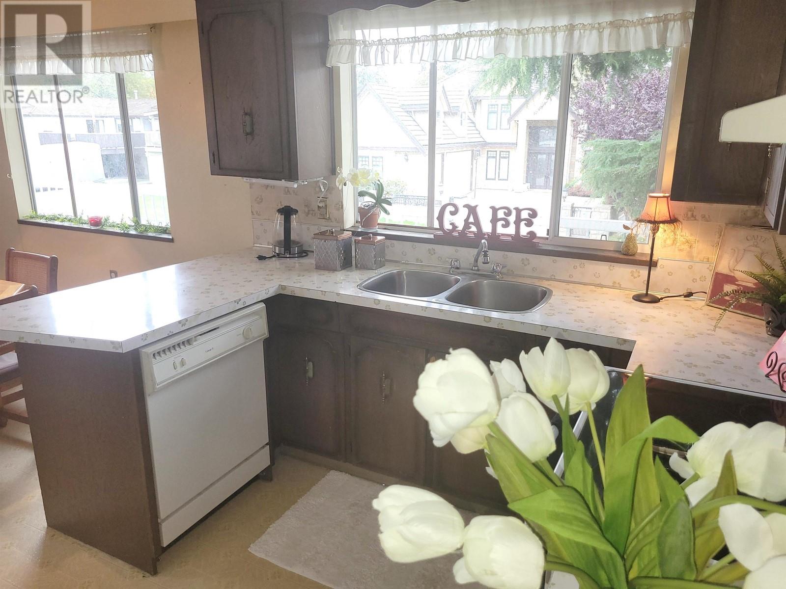 Listing Picture 3 of 13 : 8460 GREENFIELD DRIVE, Richmond / 烈治文 - 魯藝地產 Yvonne Lu Group - MLS Medallion Club Member