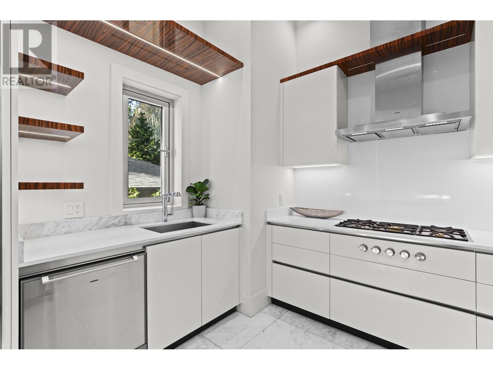 4580 Marine Drive, West Vancouver, British Columbia V7W 2N9 - Photo 11 - R2958523