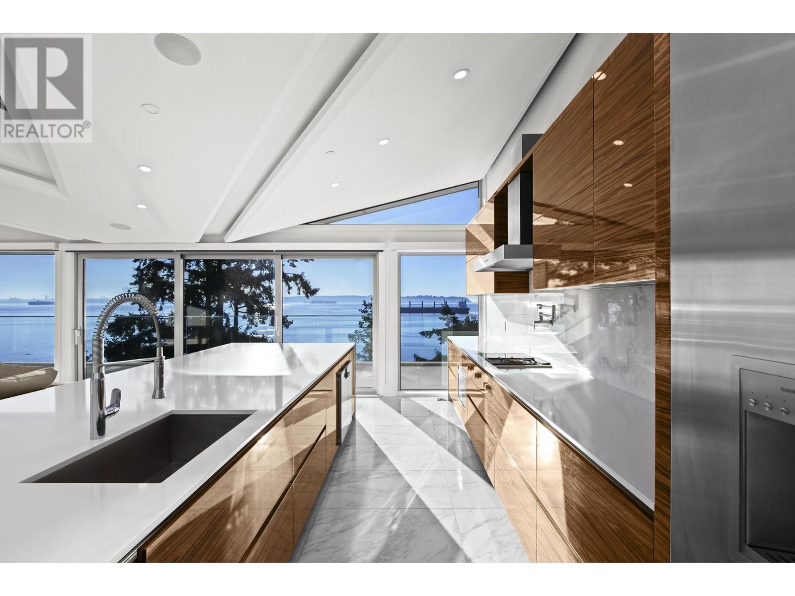 4580 Marine Drive, West Vancouver, British Columbia V7W 2N9 - Photo 9 - R2958523