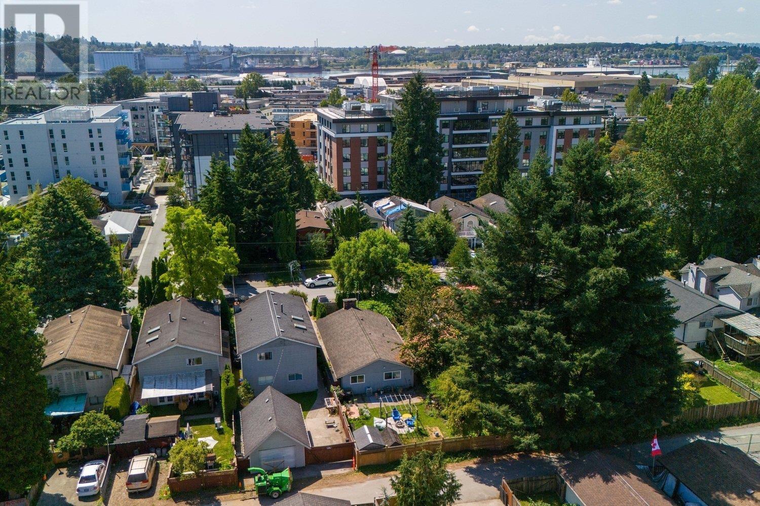 1562 Bond Street, North Vancouver, British Columbia  V7J 1E7 - Photo 2 - R2958539