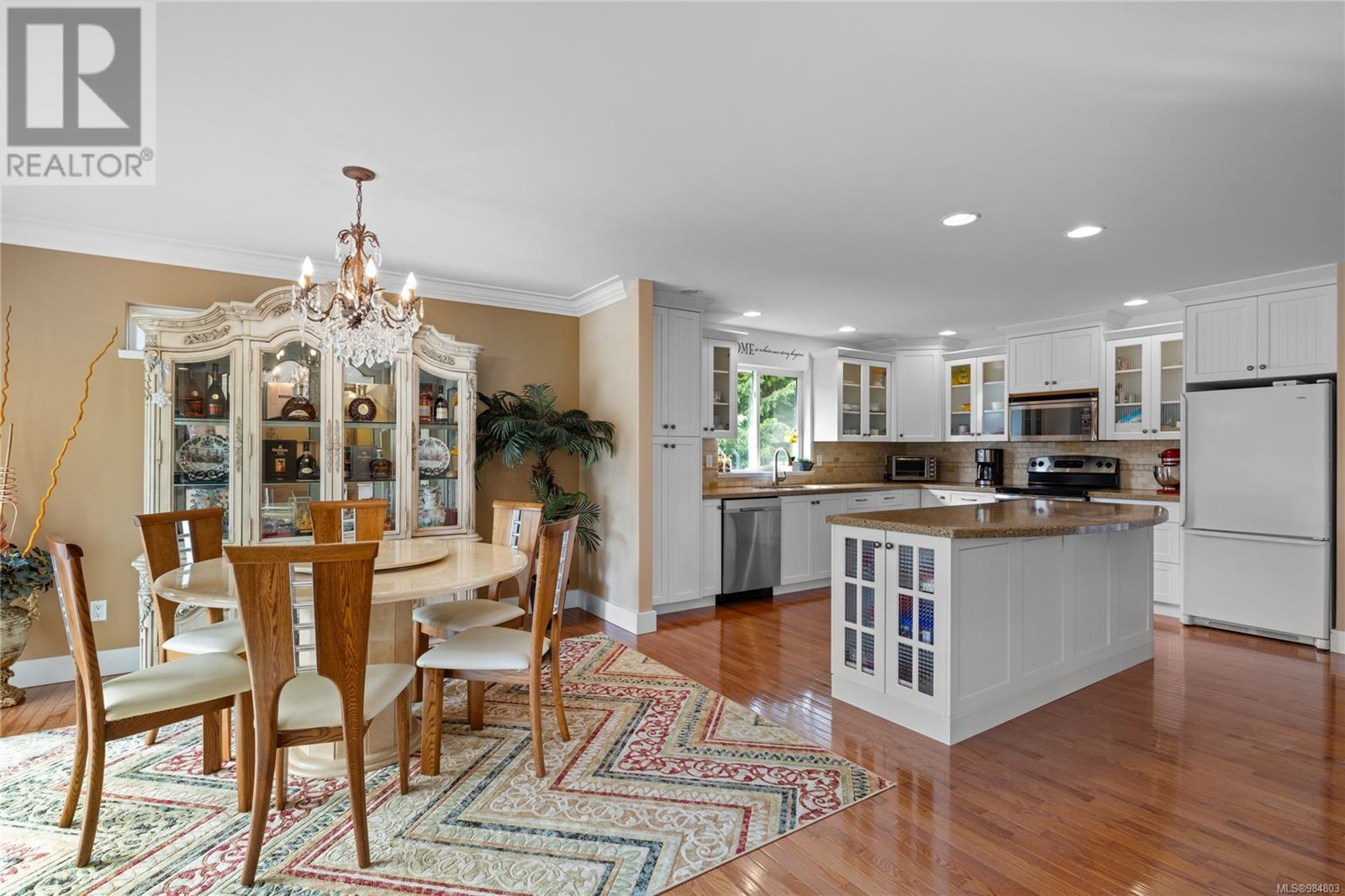 Property at 692 Abernathy Pl image 4