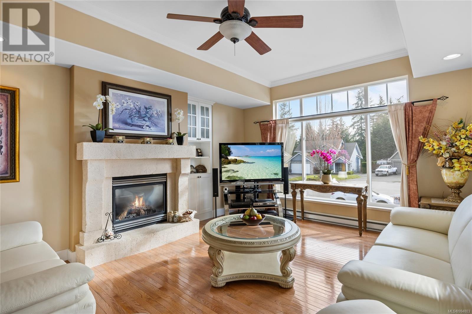 Property at 692 Abernathy Pl image 2