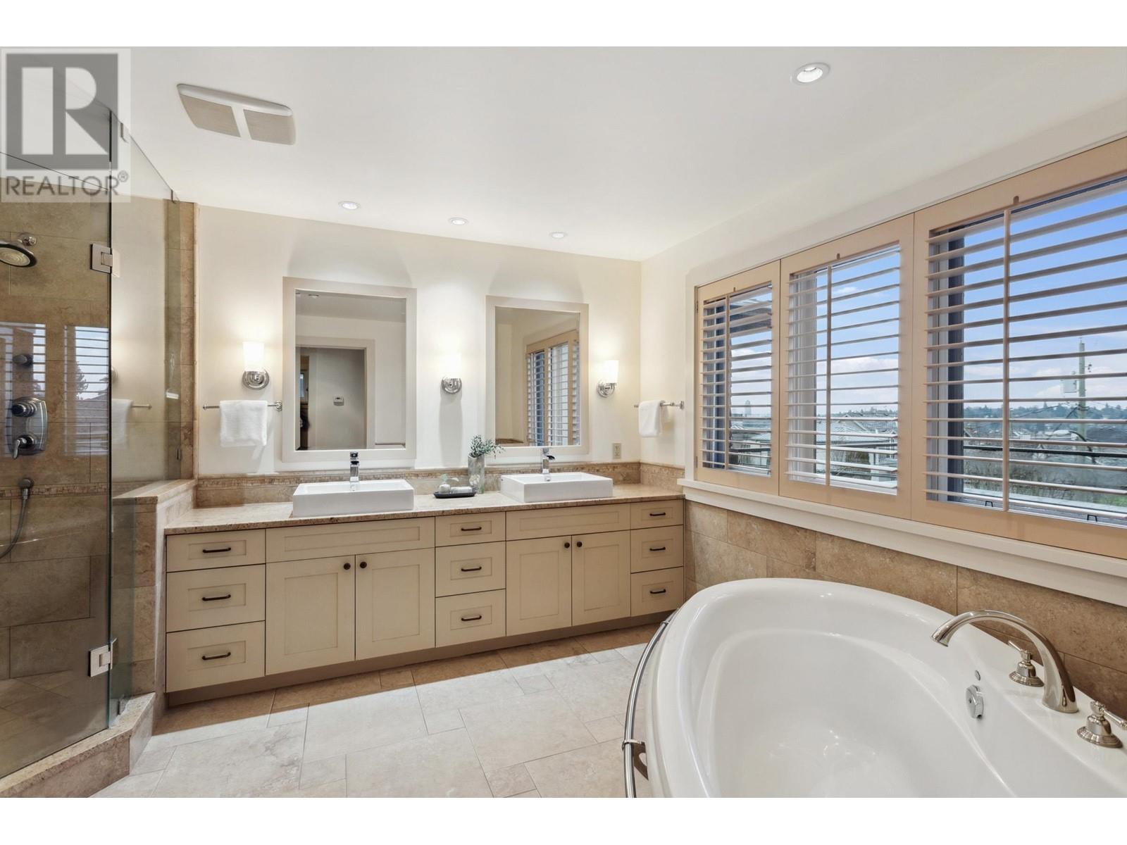 Listing Picture 22 of 40 : 4767 TRAFALGAR STREET, Vancouver / 溫哥華 - 魯藝地產 Yvonne Lu Group - MLS Medallion Club Member