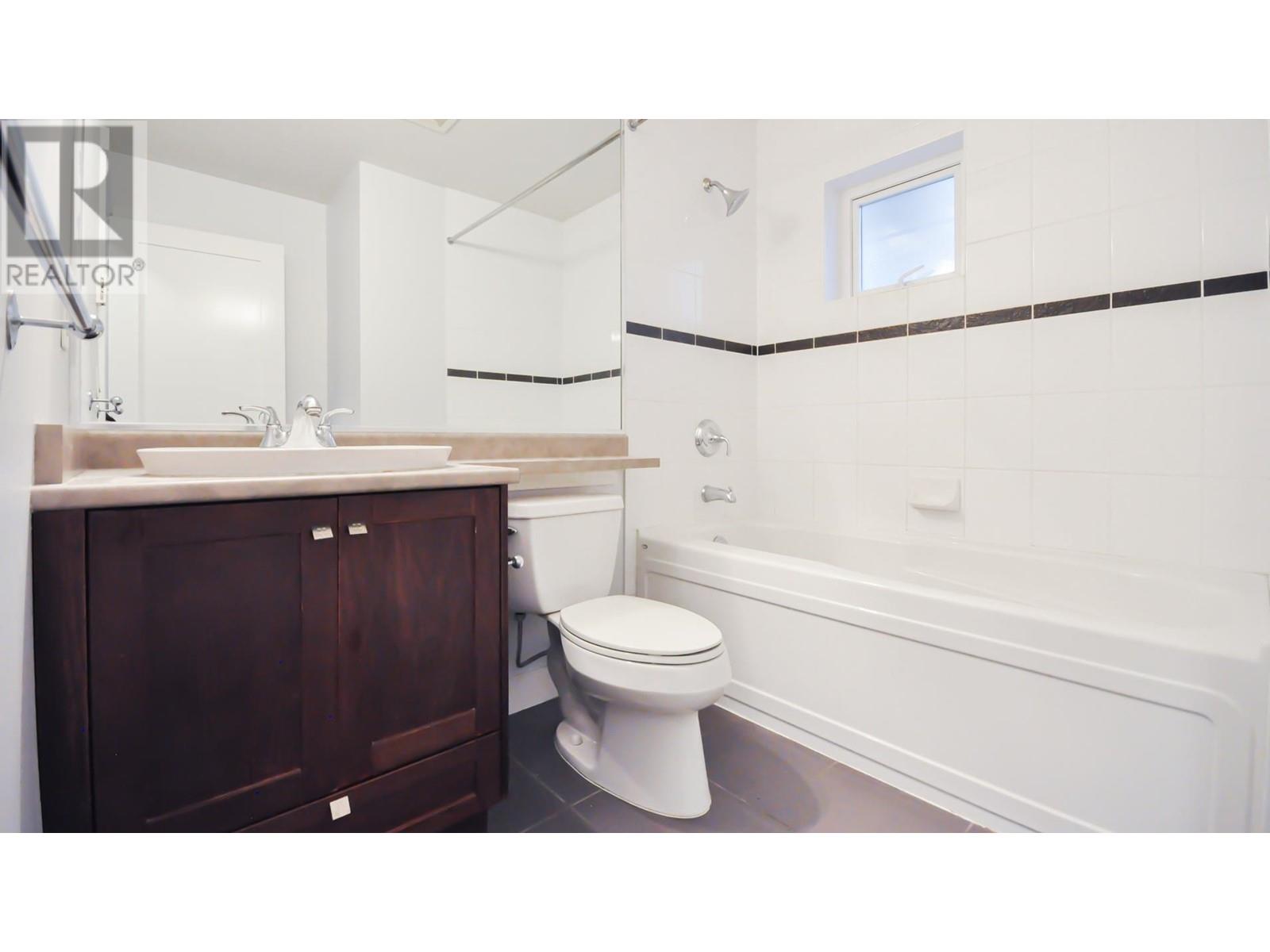 Listing Picture 16 of 17 : 40 7388 MACPHERSON AVENUE, Burnaby / 本拿比 - 魯藝地產 Yvonne Lu Group - MLS Medallion Club Member