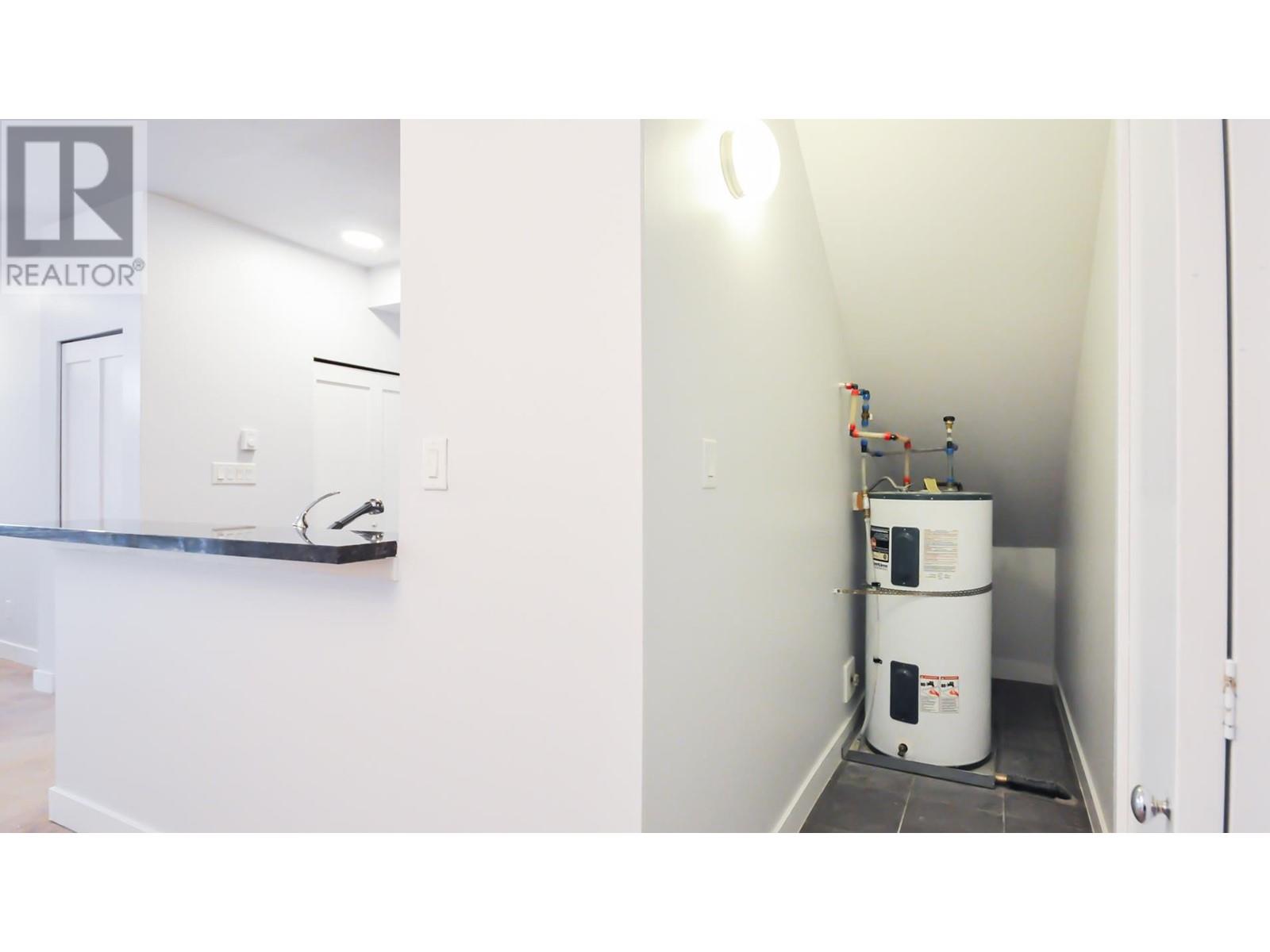 Listing Picture 10 of 17 : 40 7388 MACPHERSON AVENUE, Burnaby / 本拿比 - 魯藝地產 Yvonne Lu Group - MLS Medallion Club Member