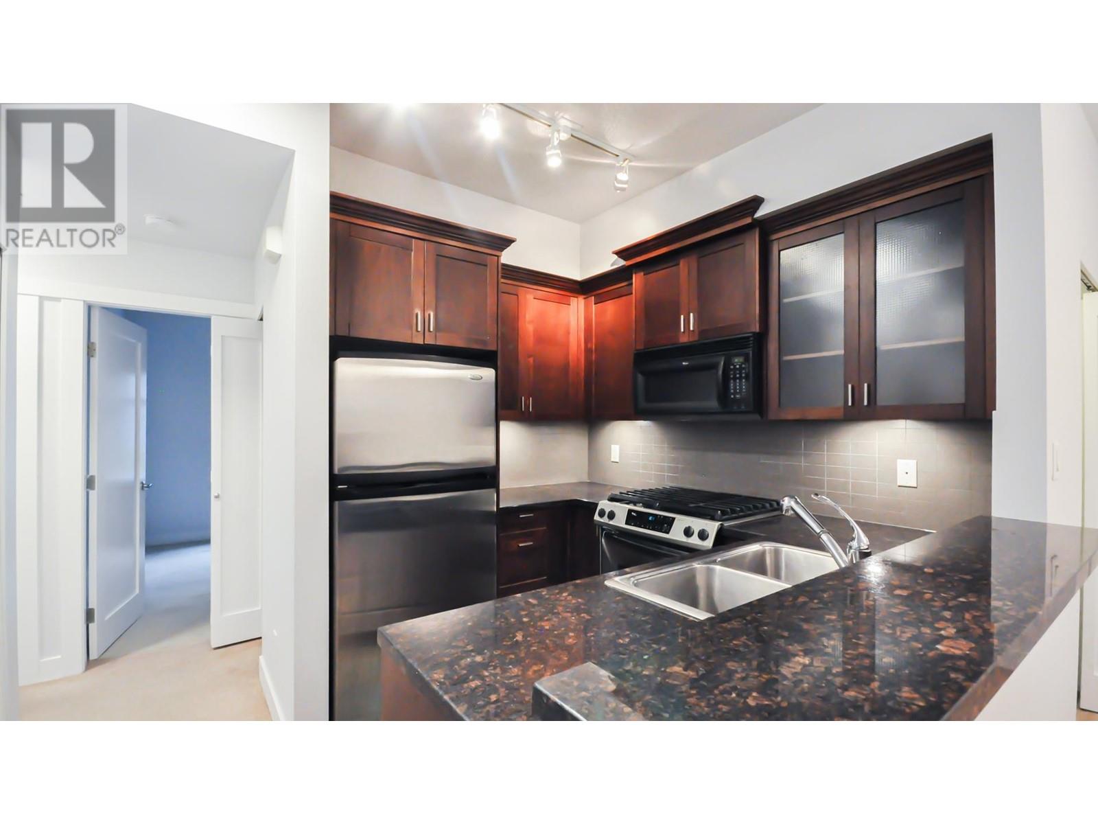 Listing Picture 8 of 17 : 40 7388 MACPHERSON AVENUE, Burnaby / 本拿比 - 魯藝地產 Yvonne Lu Group - MLS Medallion Club Member