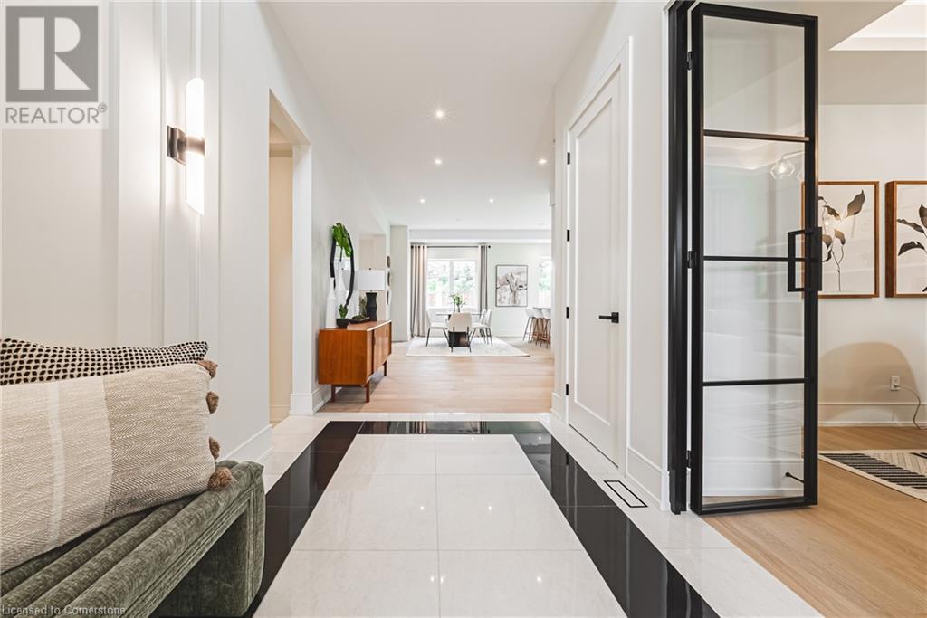 Property at 202 QUEEN Street W image 5